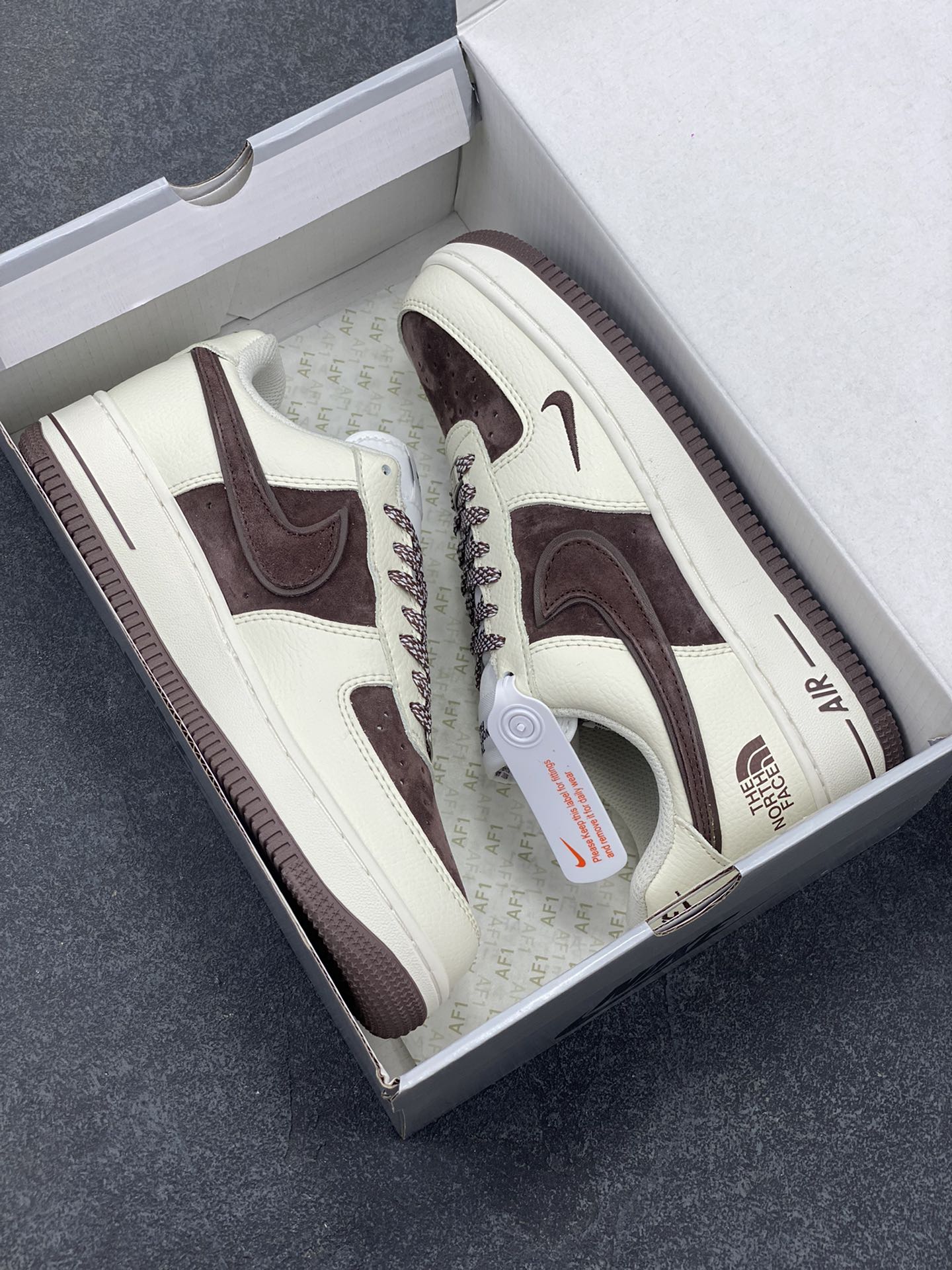 图片[9]-福利特价 Nike Air Force 1 ’07 Low 空军一号低帮百搭休闲运动板鞋。柔软、弹性十足的缓震性能和出色的中底设计，横跨复古与现代的外型结合，造就出风靡全球三十多年的Force 1，直到今天还深受青睐 货号：QY6818-526 尺码：36 36.5 37.5 38 38.5 39 40 40.5 41 42 42.5 43 44 44.5 45-选品中心