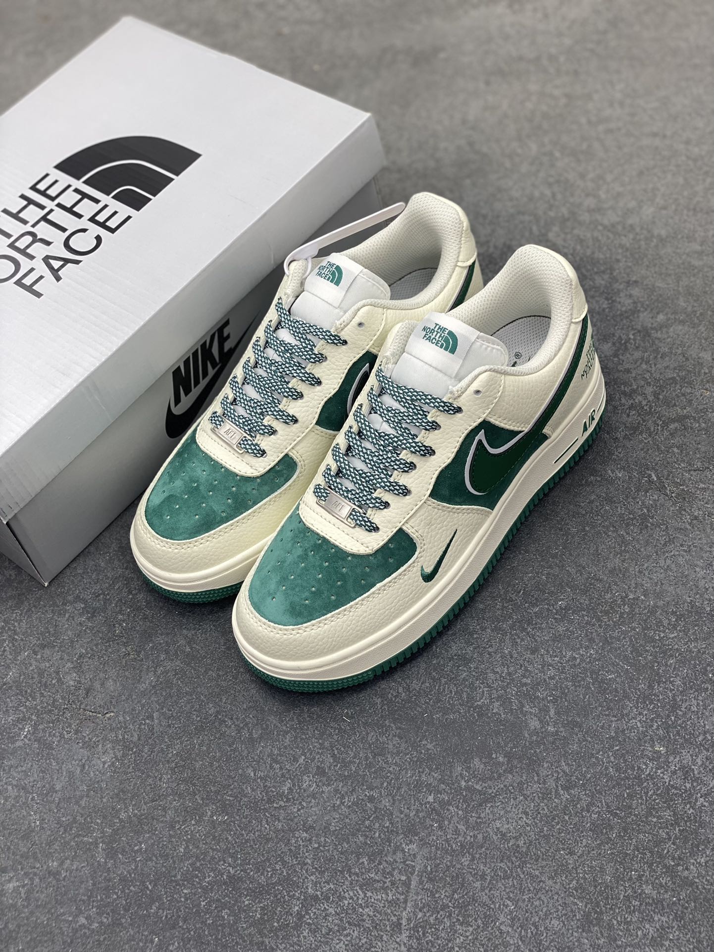 图片[8]-福利特价 Nike Air Force 1 ’07 Low 空军一号低帮百搭休闲运动板鞋。柔软、弹性十足的缓震性能和出色的中底设计，横跨复古与现代的外型结合，造就出风靡全球三十多年的Force 1，直到今天还深受青睐 货号：QY6818-528 尺码：36 36.5 37.5 38 38.5 39 40 40.5 41 42 42.5 43 44 44.5 45-选品中心