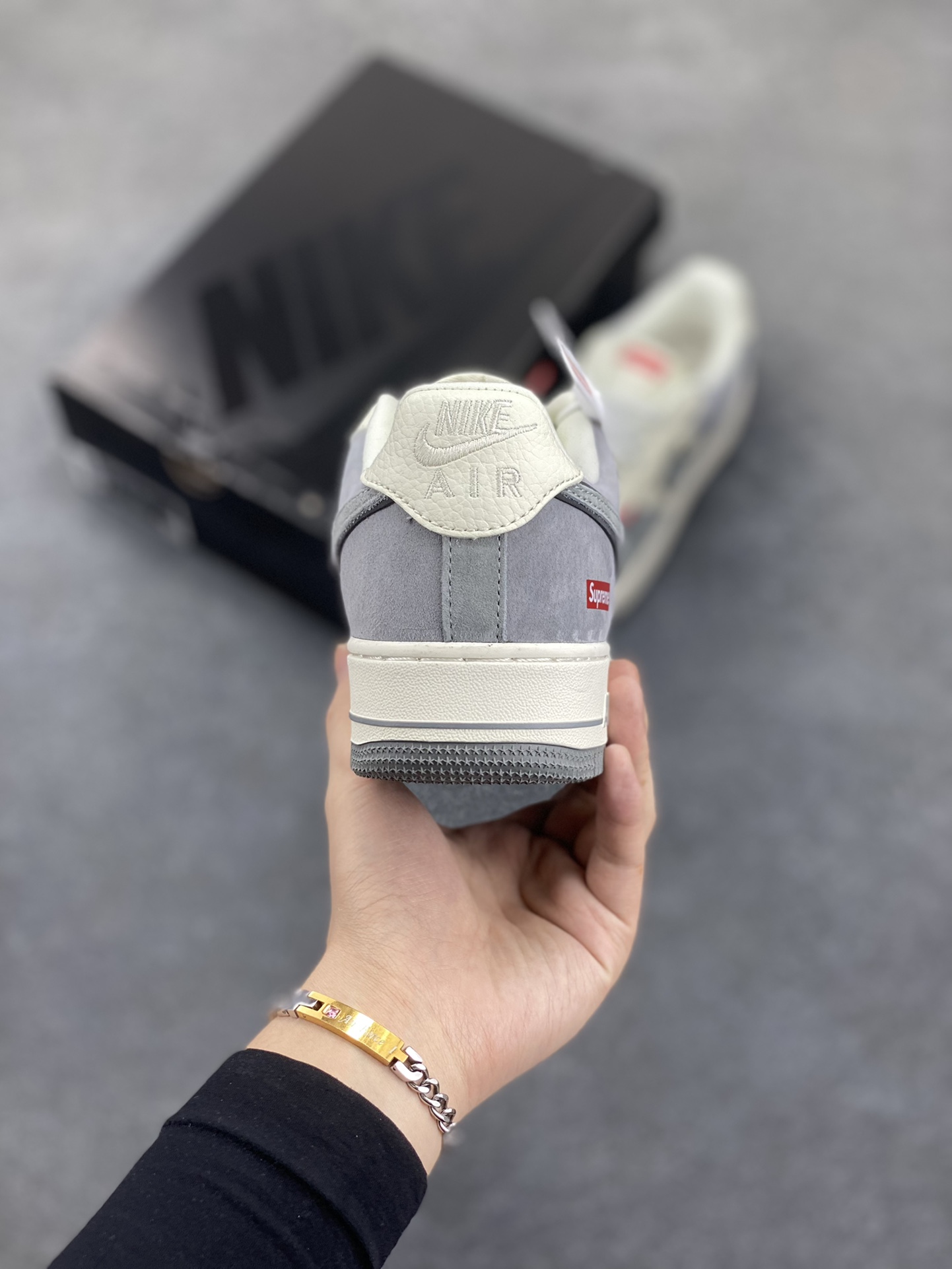 图片[4]-福利特价 Nike Air Force 1 ’07 Low 空军一号低帮百搭休闲运动板鞋。柔软、弹性十足的缓震性能和出色的中底设计，横跨复古与现代的外型结合，造就出风靡全球三十多年的Force 1，直到今天还深受青睐 货号：CH6336-510 尺码：36 36.5 37.5 38 38.5 39 40 40.5 41 42 42.5 43 44 44.5 45-选品中心