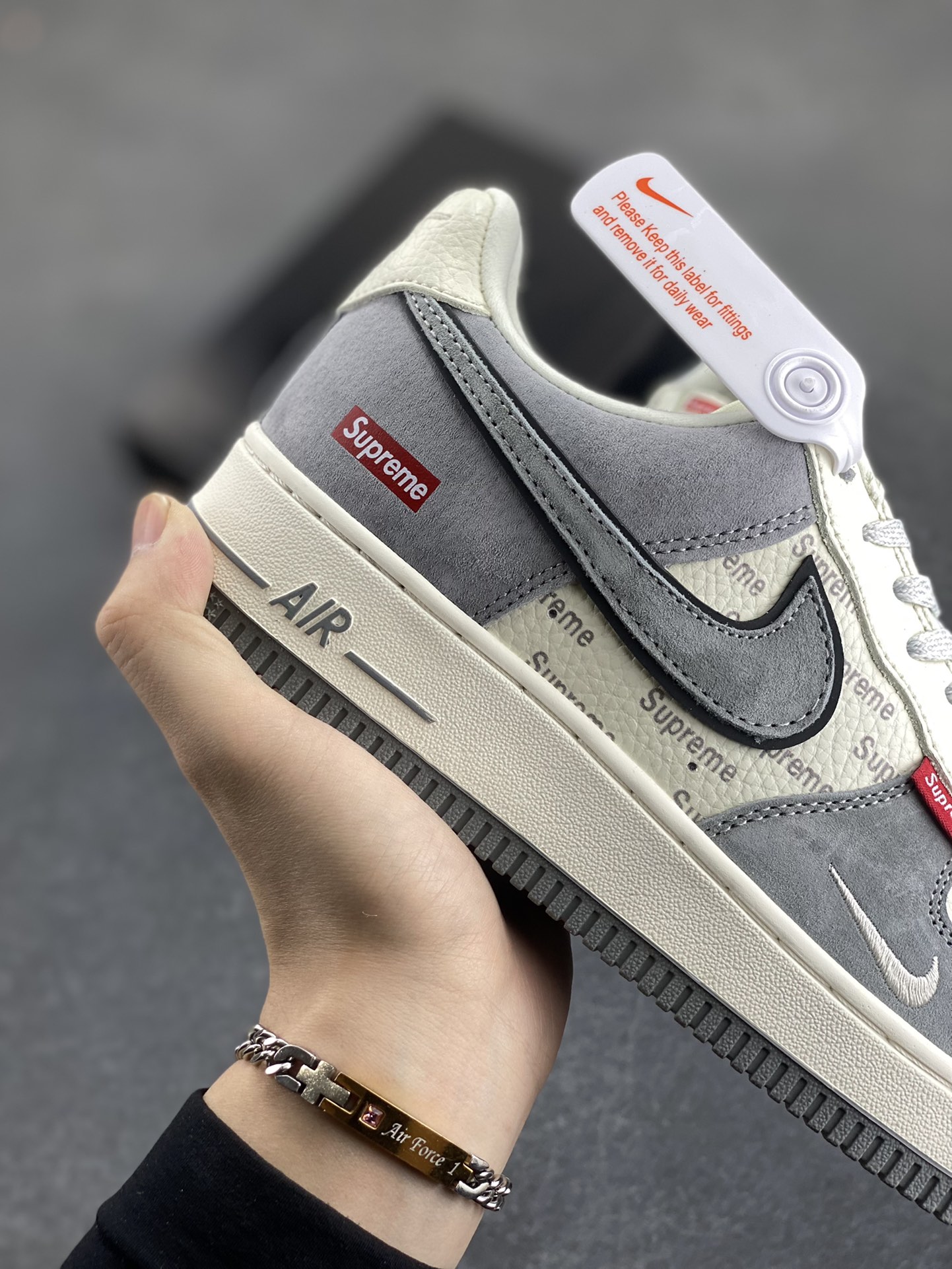 图片[6]-福利特价 Nike Air Force 1 ’07 Low 空军一号低帮百搭休闲运动板鞋。柔软、弹性十足的缓震性能和出色的中底设计，横跨复古与现代的外型结合，造就出风靡全球三十多年的Force 1，直到今天还深受青睐 货号：CH6336-510 尺码：36 36.5 37.5 38 38.5 39 40 40.5 41 42 42.5 43 44 44.5 45-选品中心