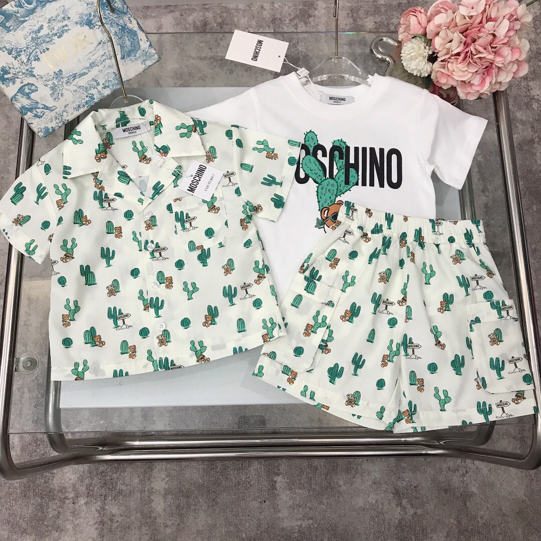 NO:337707,[Spot delivery] Shirt suit Short sleeve Size 90- MOSCHIN* Shirt suit The same style for the counter ~ 2025/SS [Small lapel shirt shorts printed short sleeves] Full logo print pattern design Shell letter replica button accessories Matched with full print LOGO same-line work shorts cotton ice silky smooth shirt twill cotton fabric exquisite pure cotton fabric A set of top-body is very handsome, high-end fashionable upper body effect is very good Size 90-100-110-120-130-140-【CM】 Requires counter packaging, clothes, shorts, shirts, T-shirt,19860909【现货发】 衬衫套装 短袖 尺寸90-  MOSCHIN* 衬衫套装 专柜同款～2025/SS【小翻领衬衫短裤印花短袖】全面logo印花图案设计 贝壳字母复刻纽扣配饰 搭配全面印LOGO同系工装短裤棉质冰丝感顺滑衬衫斜纹棉面料 精致纯棉面料打造 一套上身帅气十足 高级时髦上身效果非常好 尺码90-100-110-120-130-140-【CM】 需要专柜包装元,衣服,shorts,shirts,T-shirt,,Children's