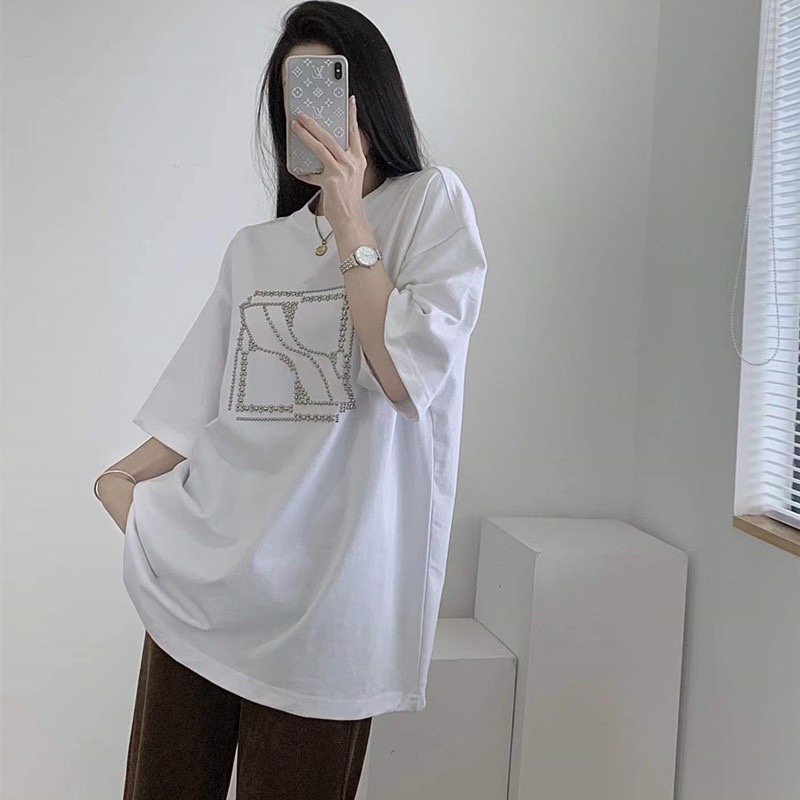 W72💰68
同步WE11DONE官网精选数据款重工艺铆钉LOGO商标装饰男女同款短袖
区别市面上普通面料，重磅高克重320克双纱纯棉面料，面料经高温洗水定型