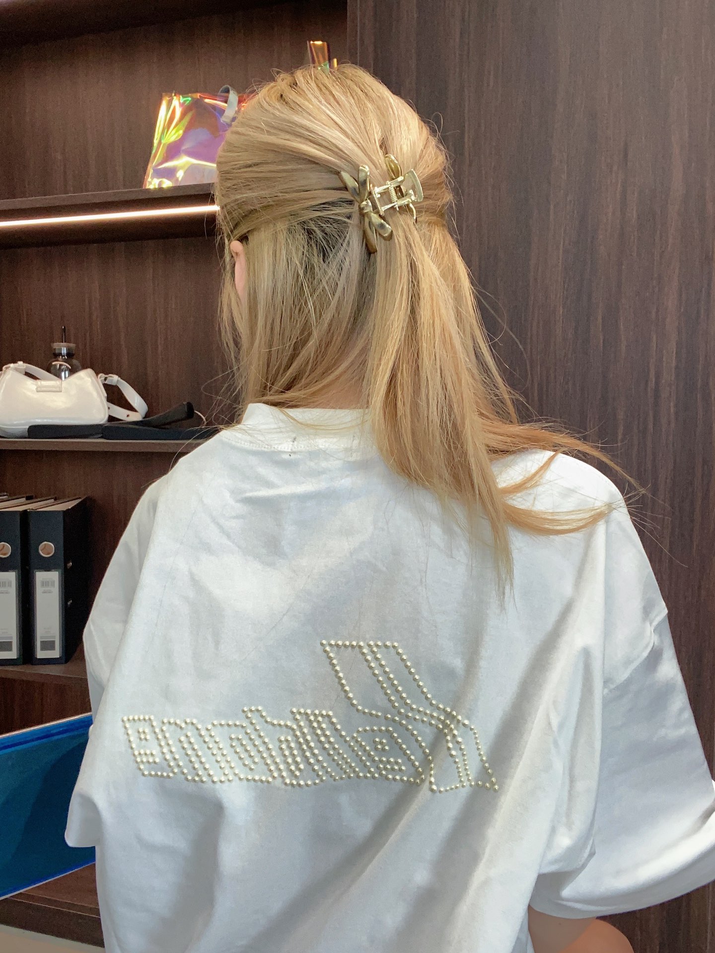 W74#💰P78
WE11DONE线上数据款LOGO字母象牙烫钻男女同款情侣宽松短袖T恤 
面料采用26支高克重300克双纱精梳棉面料 
成衣经高温洗水定型 穿洗不变型 
颜色：黑色、白色、灰色 
码数：S、M、L