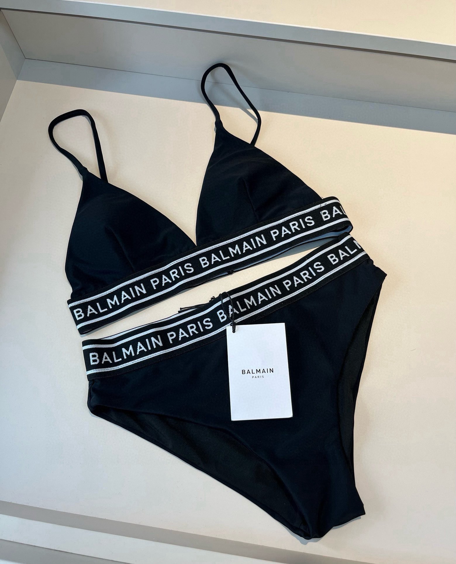 NO:305609,Trendy brand bikini swimsuit, super good upper body!  It is released simultaneously in major counters, and it naturally presents a sense of fashion!  Very age-reducing and youthful. S M L XL swimsuits, swimsuits, bikinis, swimsuits, swimsuits, bikinis19860909潮牌比基尼泳衣,上身超级棒！同步各大专柜发售,自然而然呈现时尚感！十分减龄,具有年轻活力. 码数S M L XL泳衣泳裤比基尼,泳衣，泳裤，比基尼,swimsuits,bikinis,accessory