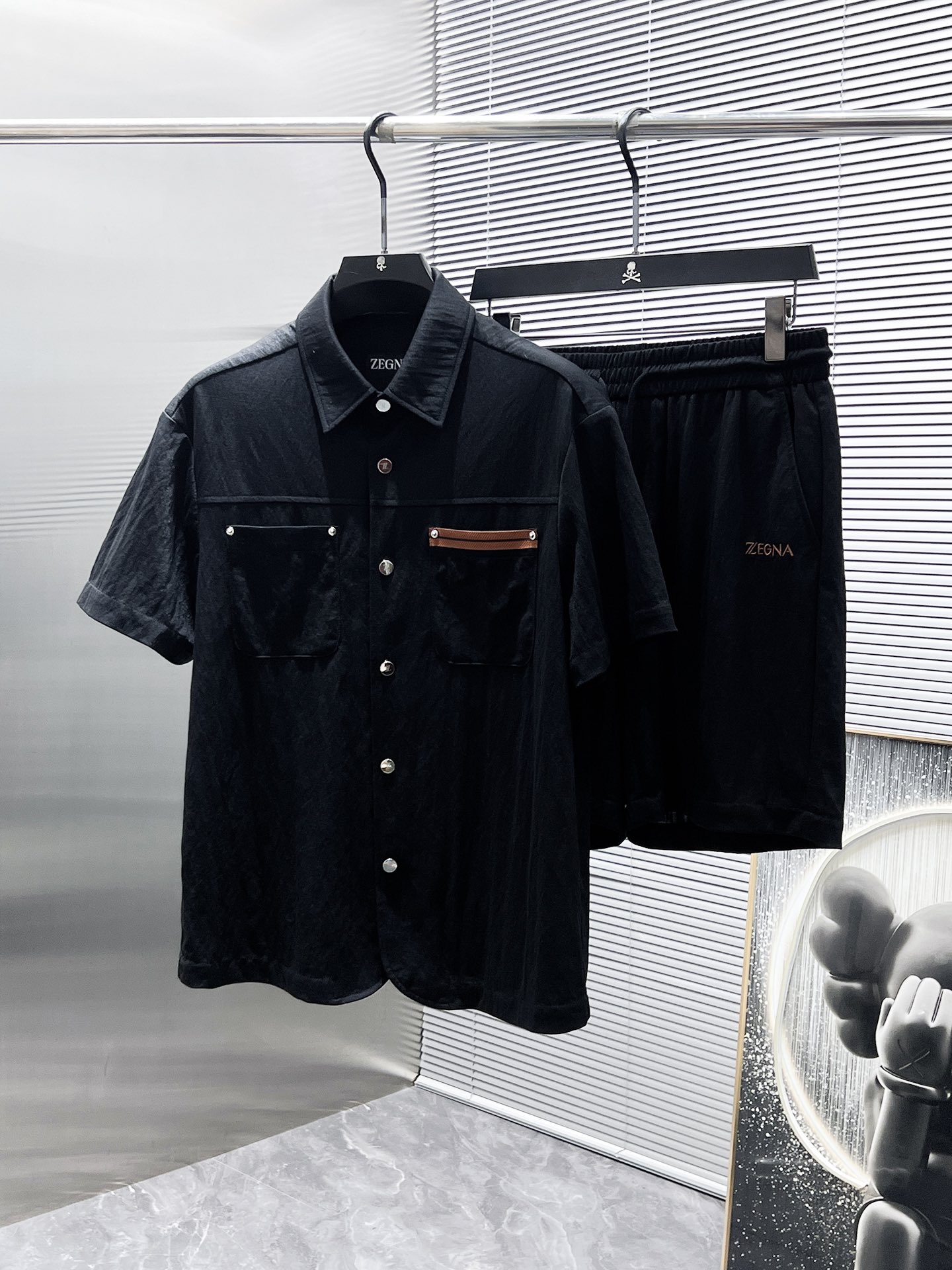 NO:428878,Zenia 2025ss summer new style casual shorts shorts suit, high-end version!  Customized fabrics for counters are breathable and comfortable, with impeccable details, and the brand element design concept reflects high quality. The feel is delicate and soft!  It is casually cut, with a great upper body style!  Number of codes 48-56, zegna, shorts, T-shirt, alexander wang19860909杰尼亚 2025ss夏季新款 休闲 短袖 短裤 套装,高端版本！专柜定制面料 透气舒适度高,细节无可挑剔,品牌元素设计理念,体现高品质.手感细腻柔软！呈现休闲裁剪,上身版型超赞！码数48-56,,zegna,shorts,T-shirt,alexander wang,Men's clothing