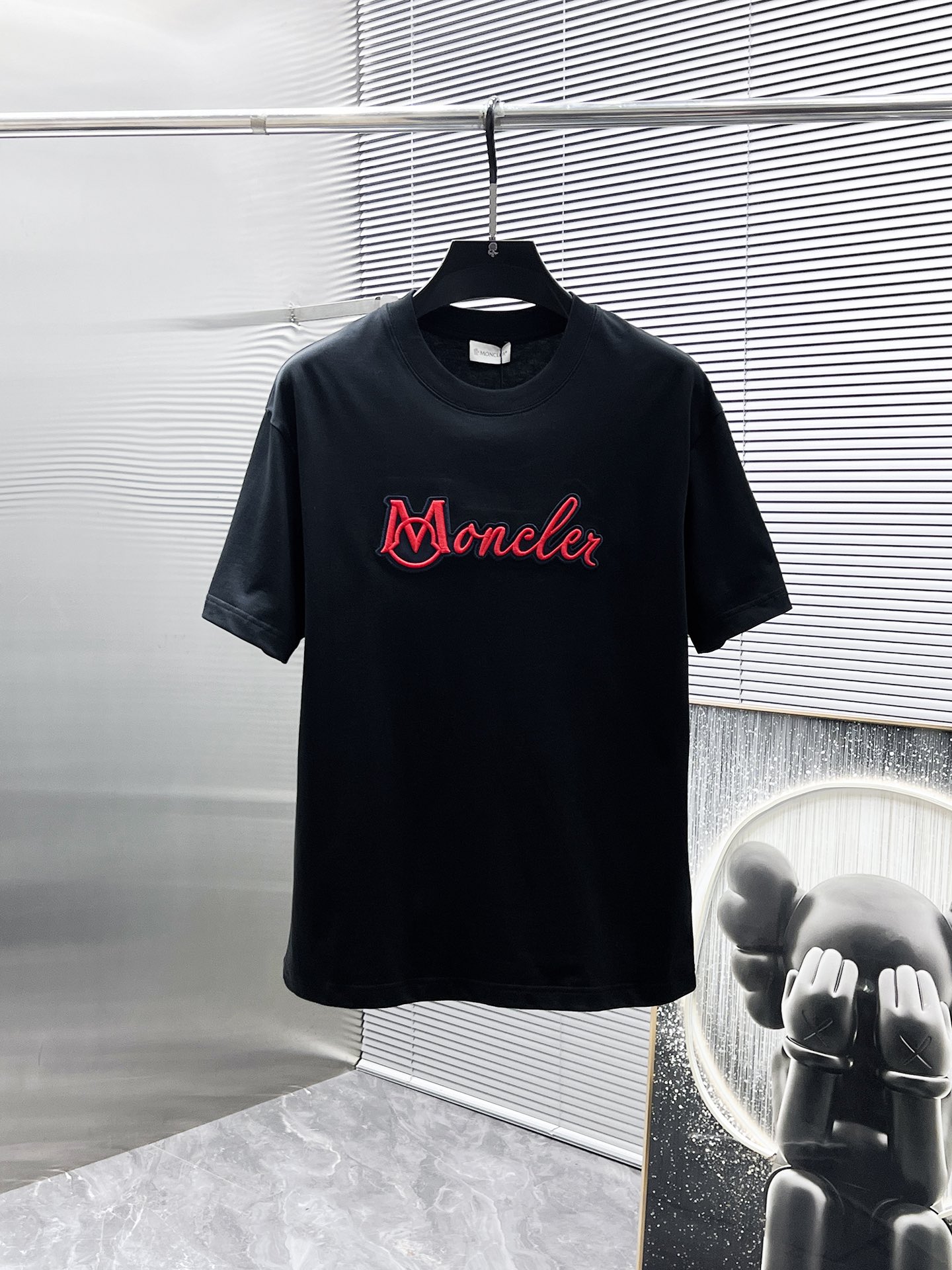 NO:428874,Moncler 2025ss new style, half-sleeved T-shirt, short-sleeved round neck T-shirt, high-end version!  Customized fabrics for counters are breathable and comfortable, with impeccable details, and the brand element design concept reflects high quality. The feel is delicate and soft!  It is casually cut, with a great upper body style!  Number of codes 48-56, Moncler, T-shirt,tees, t-shirt,alexander wang19860909蒙口 moncler 2025ss新款 半袖 体恤 短袖 圆领T恤,高端版本！专柜定制面料 透气舒适度高,细节无可挑剔,品牌元素设计理念,体现高品质.手感细腻柔软！呈现休闲裁剪,上身版型超赞！码数48-56,,Moncler,T-shirt,tees，t-shirt,alexander wang,Men's clothing