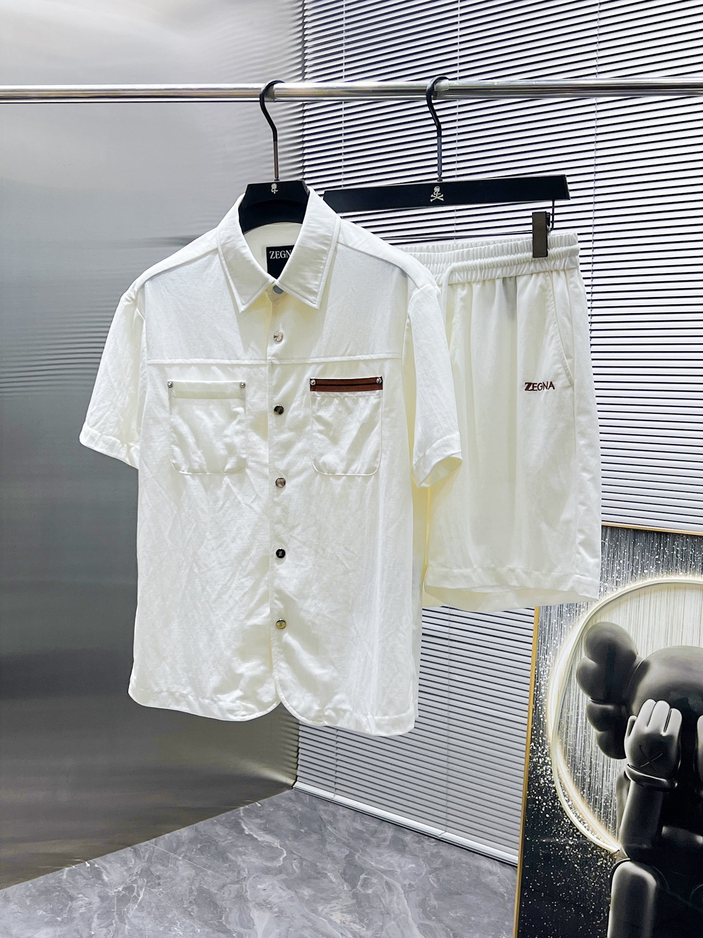 NO:428882,Zenia 2025ss summer new style casual shorts shorts suit, high-end version!  Customized fabrics for counters are breathable and comfortable, with impeccable details, and the brand element design concept reflects high quality. The feel is delicate and soft!  It is casually cut, with a great upper body style!  Number of codes 48-56, zegna, shorts, T-shirt, alexander wang19860909杰尼亚 2025ss夏季新款 休闲 短袖 短裤 套装,高端版本！专柜定制面料 透气舒适度高,细节无可挑剔,品牌元素设计理念,体现高品质.手感细腻柔软！呈现休闲裁剪,上身版型超赞！码数48-56,,zegna,shorts,T-shirt,alexander wang,Men's clothing