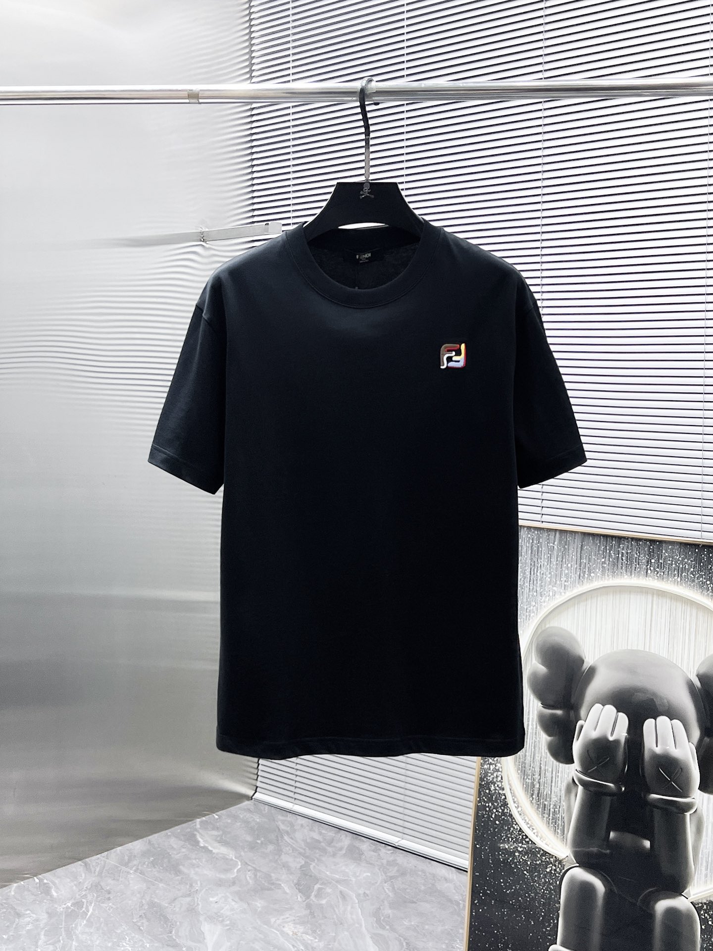 NO:428870,Fendi Fendi 2025ss new style, half-sleeved T-shirt, short-sleeved round neck T-shirt, high-end version!  Customized fabrics for counters are breathable and comfortable, with impeccable details, and the brand element design concept reflects high quality. The feel is delicate and soft!  It is casually cut, with a great upper body style!  Number of codes 48-56, fendi, fendi, T-shirt, tees, t-shirt, alexander wang19860909芬迪 fendi 2025ss新款 半袖 体恤 短袖 圆领T恤,高端版本！专柜定制面料 透气舒适度高,细节无可挑剔,品牌元素设计理念,体现高品质.手感细腻柔软！呈现休闲裁剪,上身版型超赞！码数48-56,,fendi,fendi,T-shirt,tees，t-shirt,alexander wang,Men's clothing