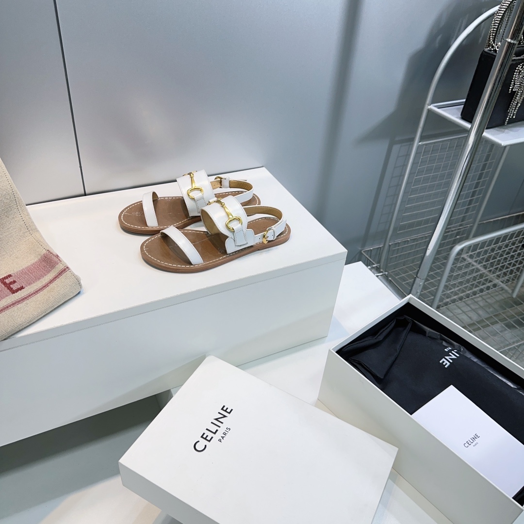 NO:405333,High quality!  Classic top quality celine 25 summer new Arc de Triomphe flip flops sandals!  This season's Sailin made me love it again. There are so many beautiful shoes in this season. This sandals are really invincible and easy to match!  The simple design and classic logo are used as an embellishment. The overall visual is particularly pleasing and easy to match!  The upper is made of imported calfskin, inner sheepskin, and the footbed midsole is an Italian imported leather sole!  !  Number of codes: 35-40 (40 custom made without return) with original packaging, sandals, celine, celine, sandals, cowhide, sheepskin, Leather soles19860909高品质！经典顶级品质celine赛琳25夏季新款凯旋门夹趾人字拖凉鞋！这一季的赛林又让我重新爱了它一次 这季节美鞋太多这款凉拖真是无敌好搭配！简约的设计搭配经典的logo作为点缀整体视觉特别耐看又好搭配！鞋面采用进口小牛皮,内里羊皮,垫脚中底大底是意大利进口真皮大底！！ 码数:35-40（40订做不退换） 配原版包装,凉鞋,celine,celine,sandals,cowhide,sheepskin,Leather soles,Women's Shoes