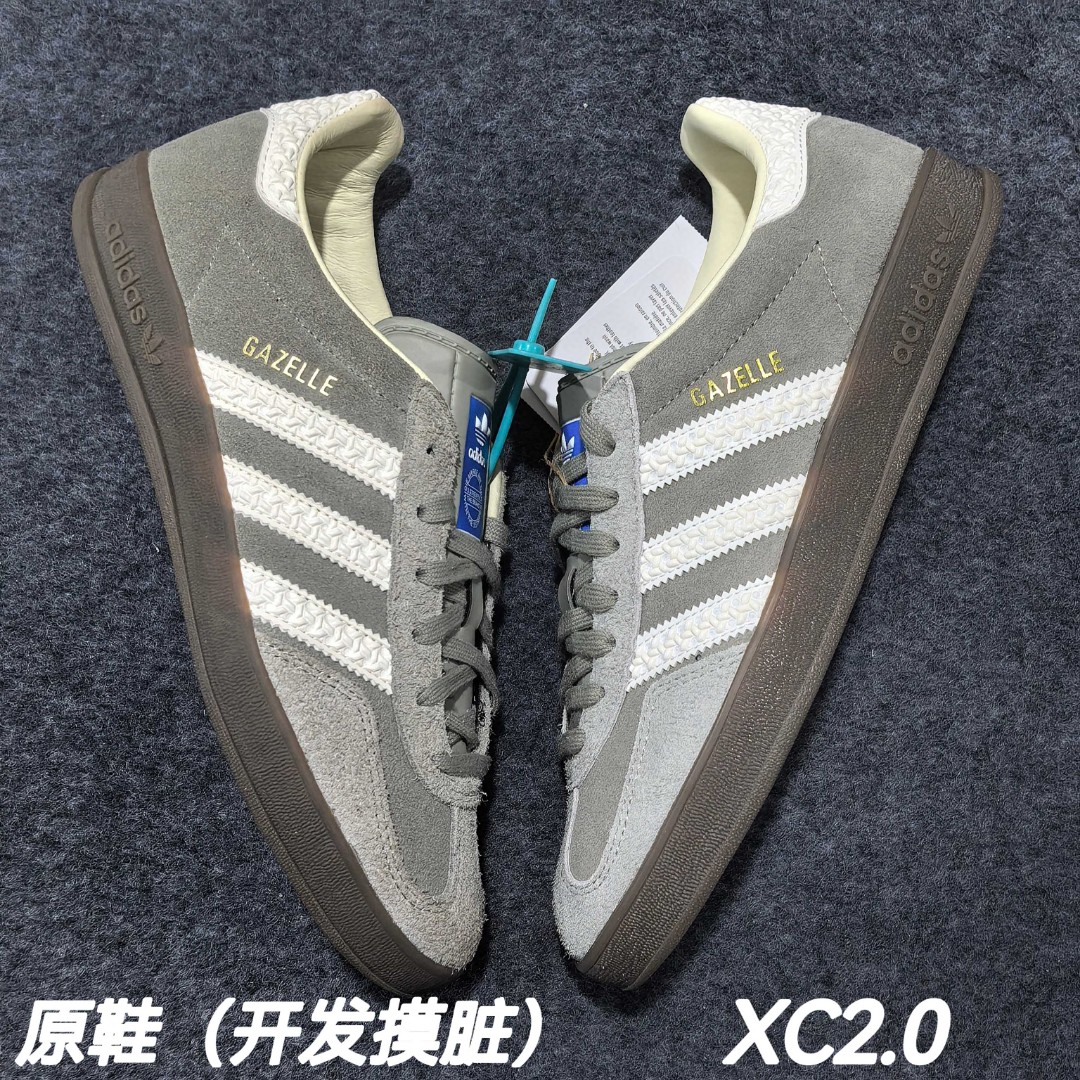 【XC2.0长字版】Adidas Originals Gazelle Indoor 防滑低帮T头德训鞋 GZ复古系列 灰熊 IF1807 纯原大厂出货💪🏻全新同步官方大字体烫金 正确猪八材料 毛绒感质感都特别强 非普通版本 市场顶级版本完美还原zp细节,注意区别市场任何版本,完全不是一路货色‼️ 全鞋原材料打造,无任何色差,正确鞋型,后跟港宝材料定型,正确微透生胶大底,反口内里头层细腻小牛皮,纸板中底 鞋垫背胶,侧面正确烫金压印字母,所有细节完美还原‼️ 尺码:35.5 36 36.5 37 38 38.5 39 40 40.5 41 42 42.5 43 44 44.5 45 46-选品中心