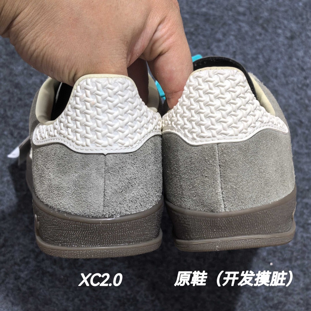 图片[4]-【XC2.0长字版】Adidas Originals Gazelle Indoor 防滑低帮T头德训鞋 GZ复古系列 灰熊 IF1807 纯原大厂出货💪🏻全新同步官方大字体烫金 正确猪八材料 毛绒感质感都特别强 非普通版本 市场顶级版本完美还原zp细节，注意区别市场任何版本，完全不是一路货色‼️ 全鞋原材料打造，无任何色差，正确鞋型，后跟港宝材料定型，正确微透生胶大底，反口内里头层细腻小牛皮，纸板中底 鞋垫背胶，侧面正确烫金压印字母，所有细节完美还原‼️ 尺码：35.5 36 36.5 37 38 38.5 39 40 40.5 41 42 42.5 43 44 44.5 45 46-选品中心