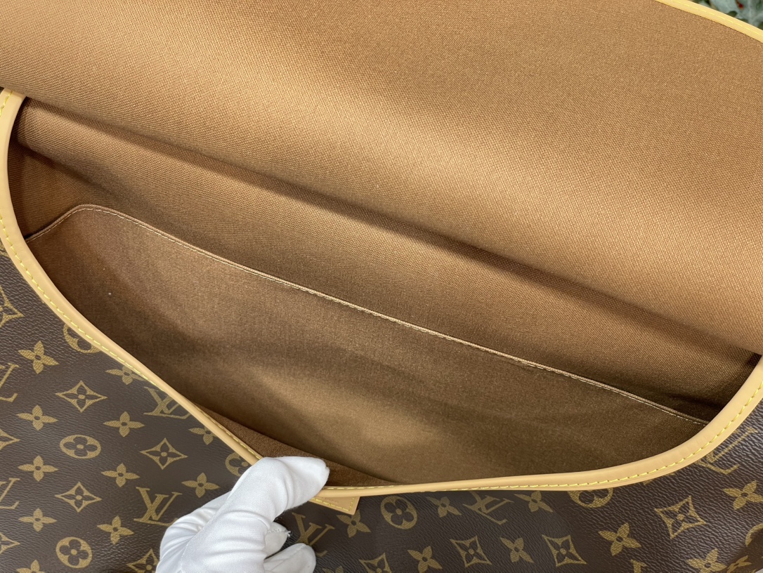 Louis Vuitton Saumur 手袋lv,包,女 8