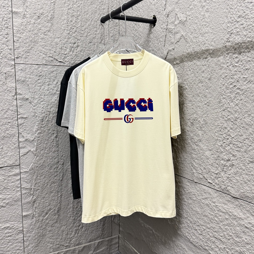 Gu* Gucci* 2025 primavera-verano nuevo estilo, camiseta de manga corta con letras Gucci en el pecho y tecnología de flo…