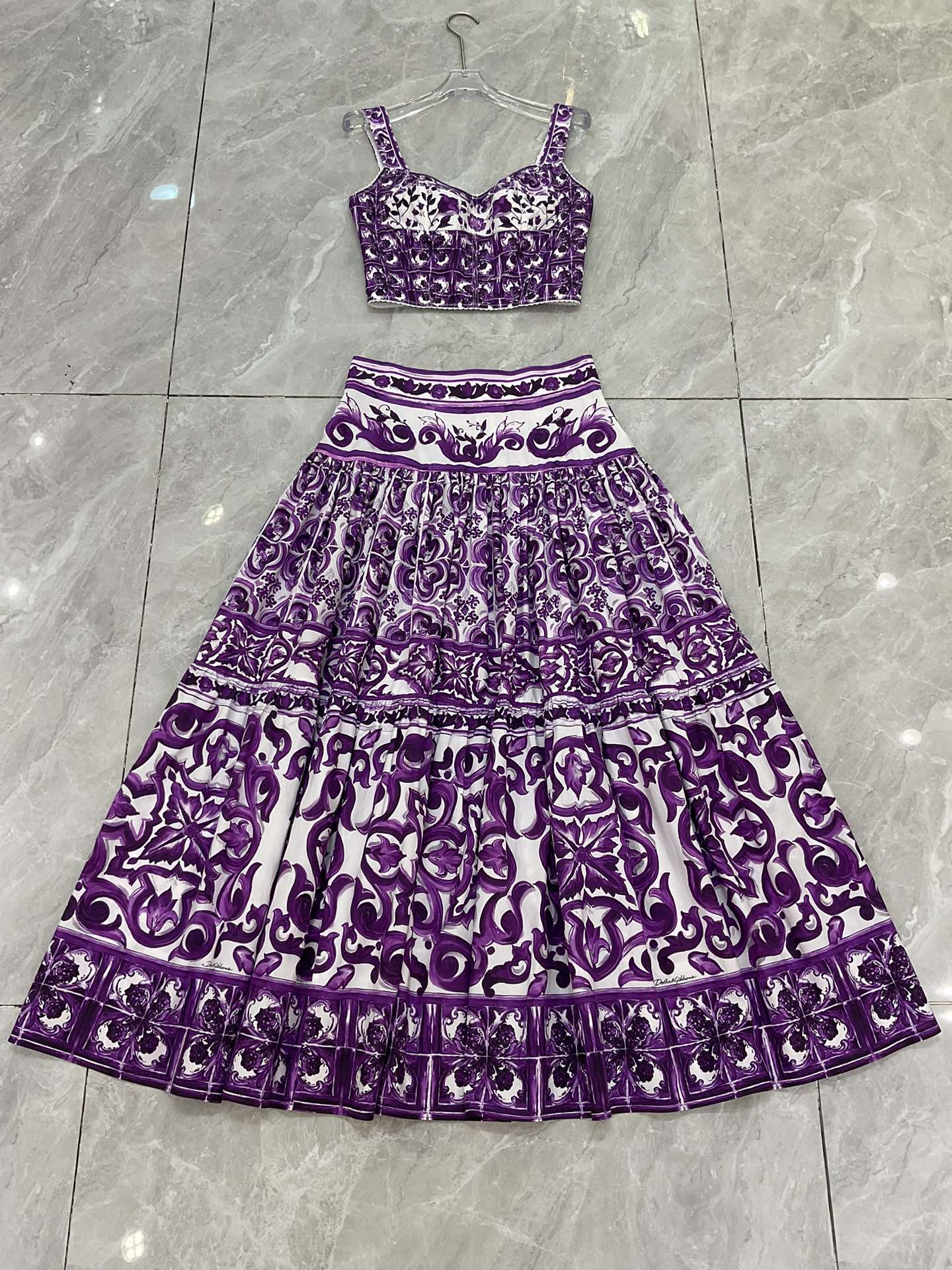 Stylish Women’s Suit Set with New DG Packaging and Purple Cotton Thongs. - 图片 7