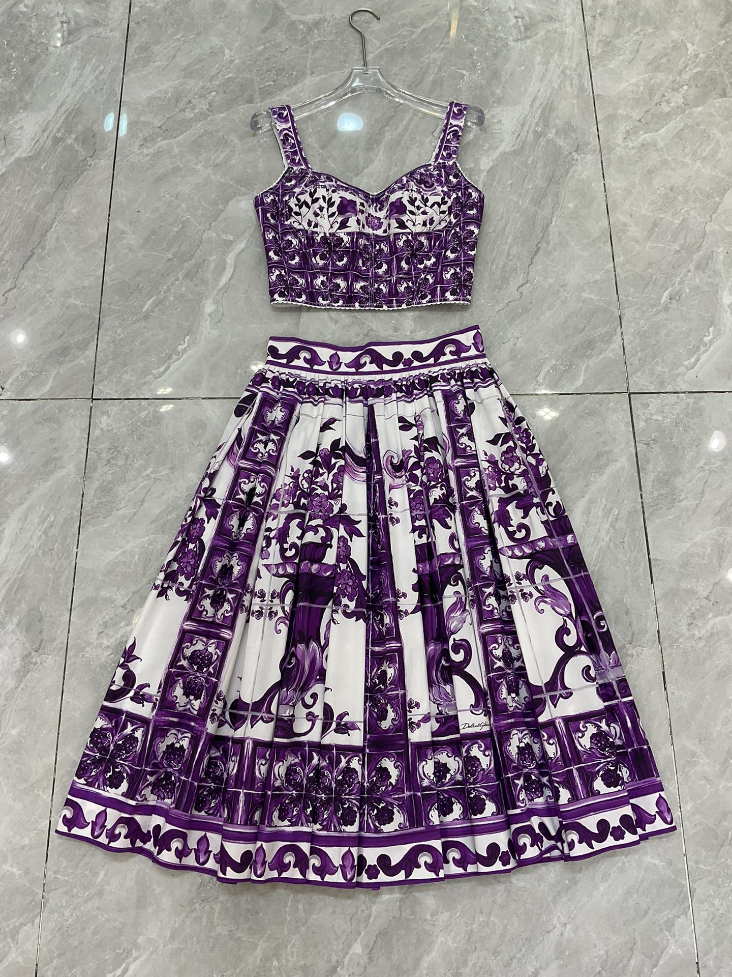 Stylish Women’s Suit Set with New DG Packaging and Purple Cotton Thongs. - 图片 6