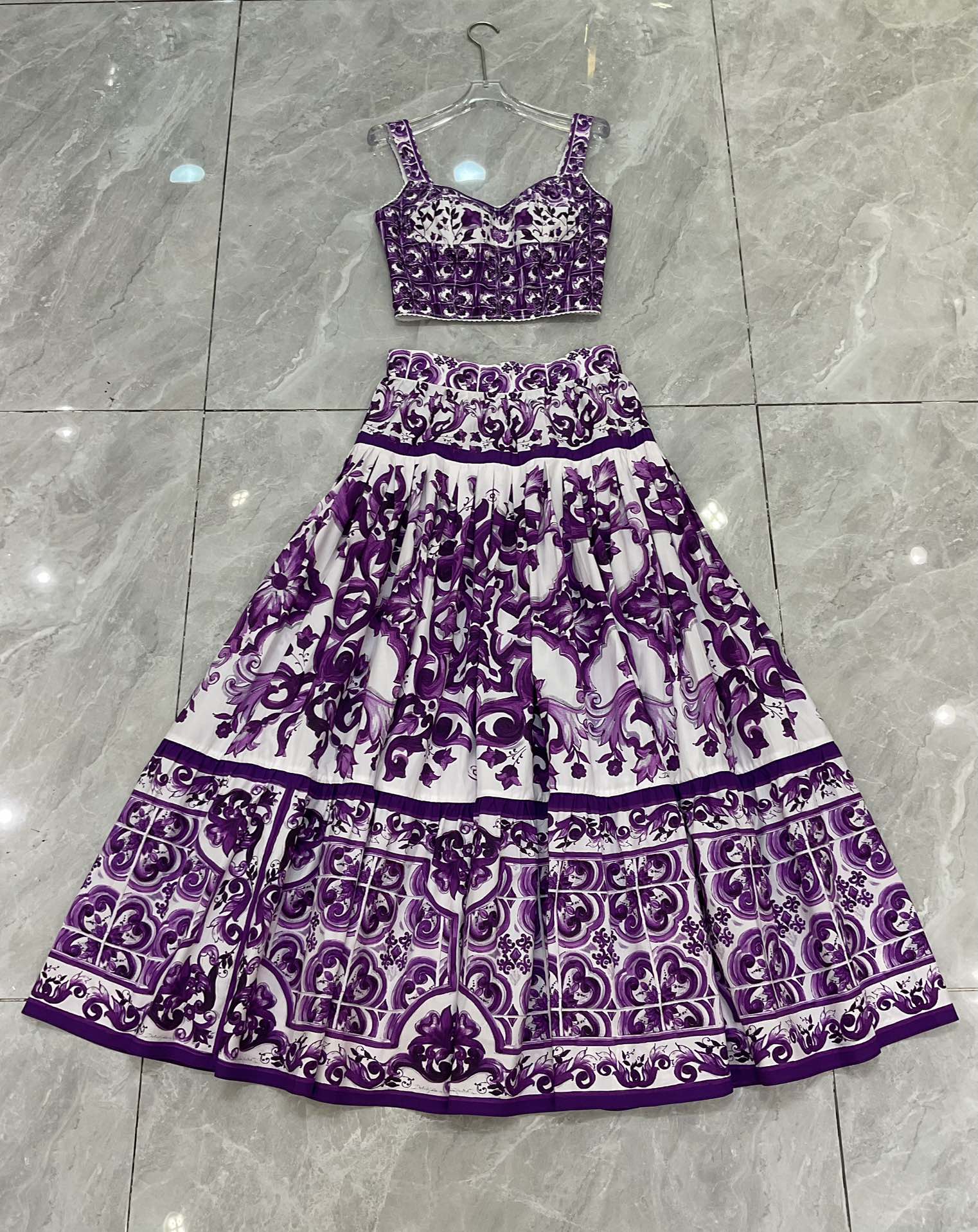 Stylish Women’s Suit Set with New DG Packaging and Purple Cotton Thongs. - 图片 8