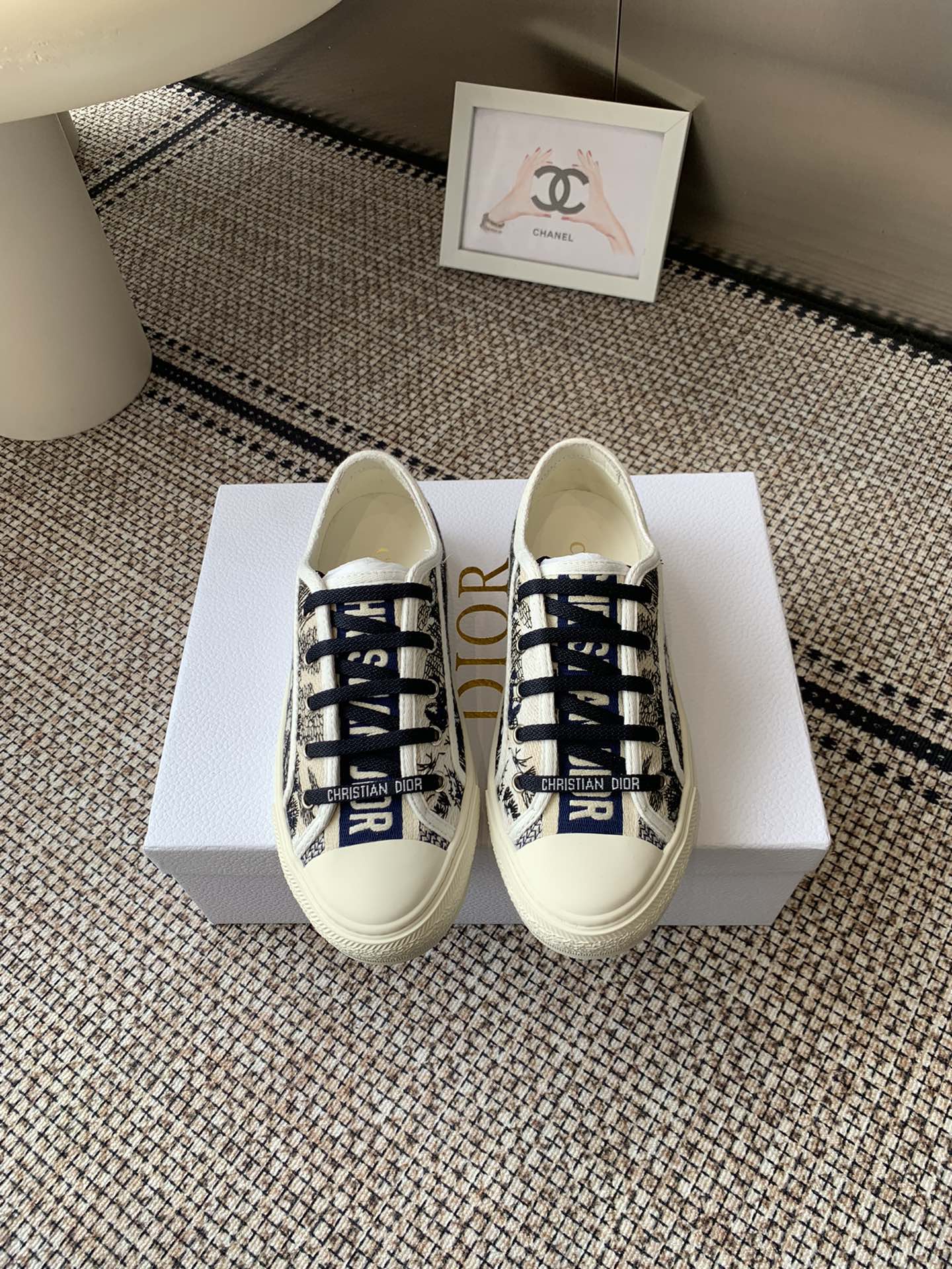 NO:512076,Purchase level New color Dior new style of old-fashioned embroidered canvas heightened thick-soled shoes, all details are the same as the authentic classic old-fashioned and thick-soled series, fashionable, comfortable and lengthening leg lines, all original methods and original materials Classic embroidered presbyopia imported silk sheep, original cowhide footbed, unsatisfied package return Size 35-41 (40, 41 custom made no return or exchange), casual shoes/sports shoes, dior, dior, sneakers, cowhide19860909代购级别 新配色 Dior 迪奥新款老花刺绣帆布增高厚底鞋,所有细节都和正品一致经典老花配上厚底系列, 时尚舒适还拉长腿部线条,全部原版做法原版用料 经典刺绣老花 进口丝绸羊里, 原版牛皮里垫脚 不满意包退 码数35-41（40、41订做不退不换）,休闲鞋/运动鞋,dior,dior,sneakers,cowhide,Women's Shoes