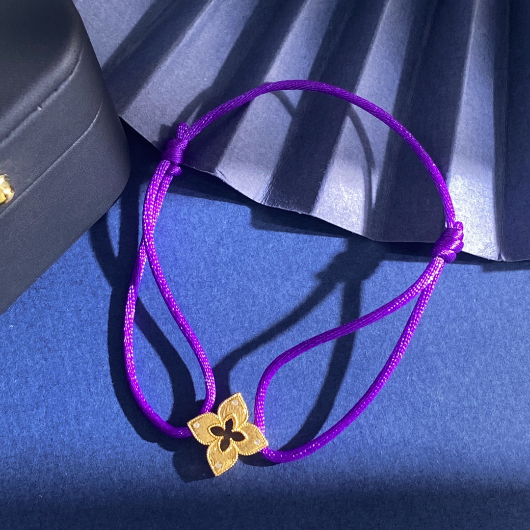  金色小号RC80 45 48
Roberto Coin珂瑛 四瓣花 四叶花 镶小白钻金属拉丝镂空玑镂雕