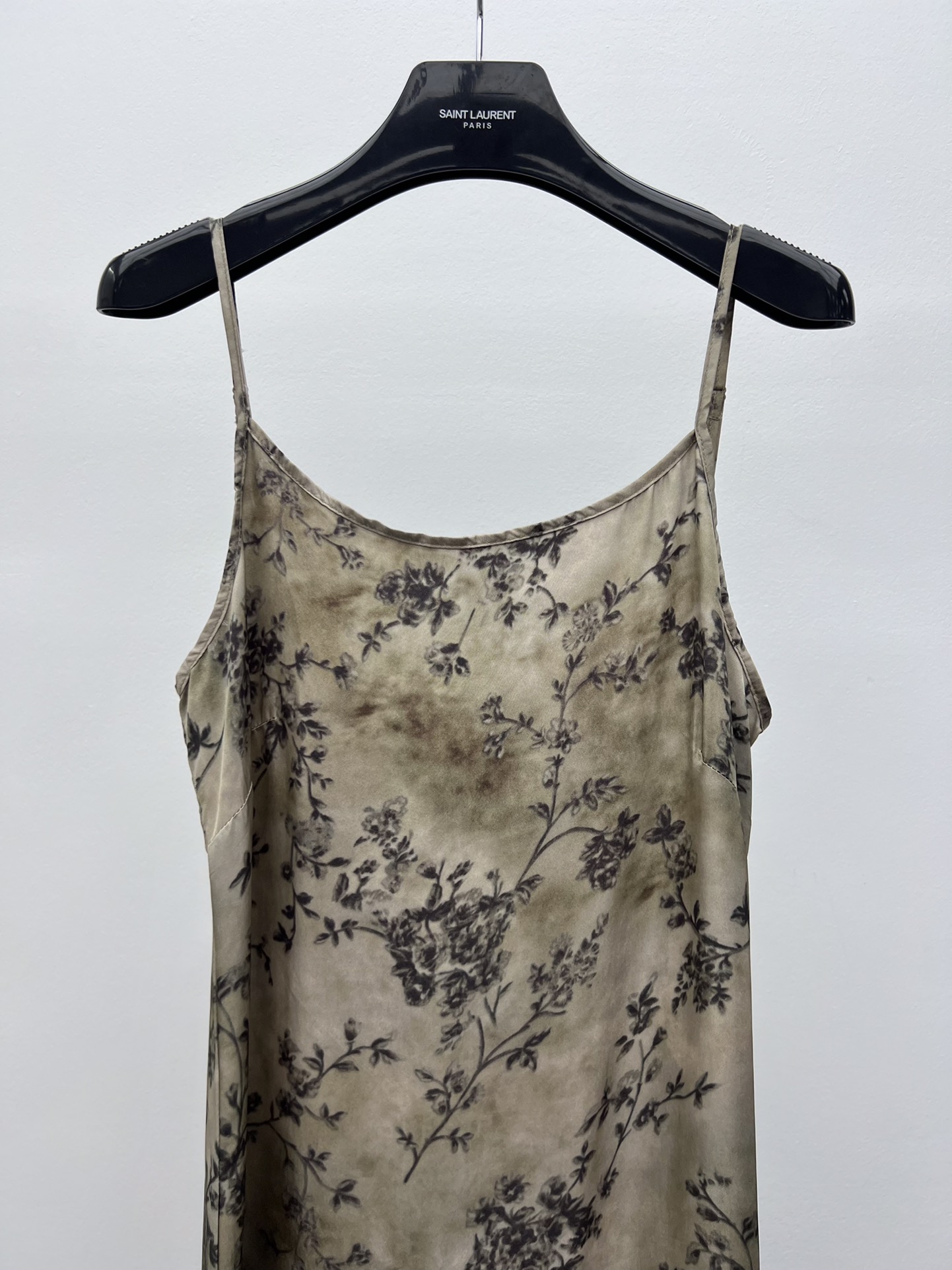 “Uma Wan Thong Dress in Original ‘Sticky Girl’ Copper-Carb Fabric with 3D Cut” - 图片 2