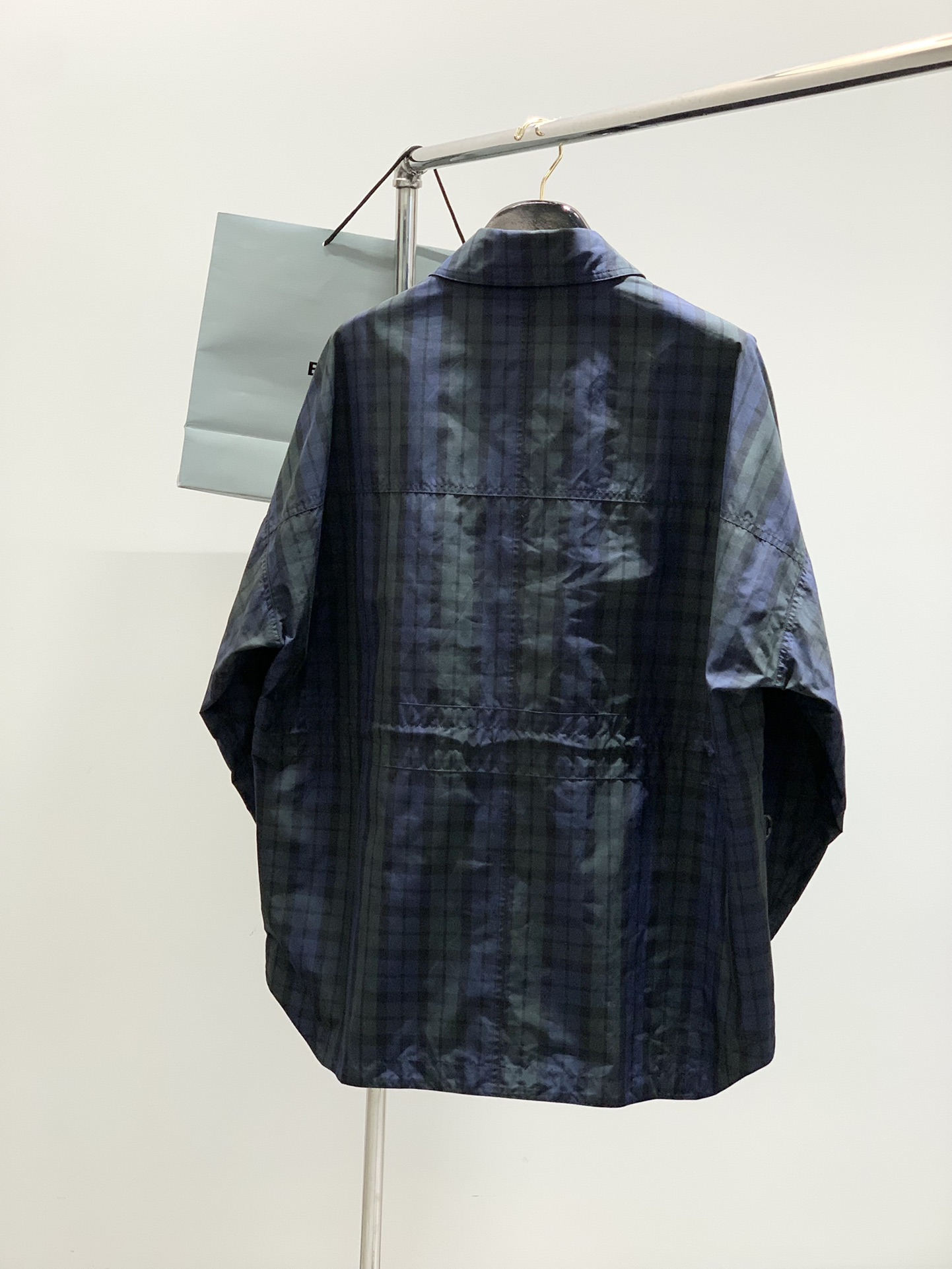 Fashion Innovation: Parisian Style for Men and Women, Sizes 32-36. - 图片 2