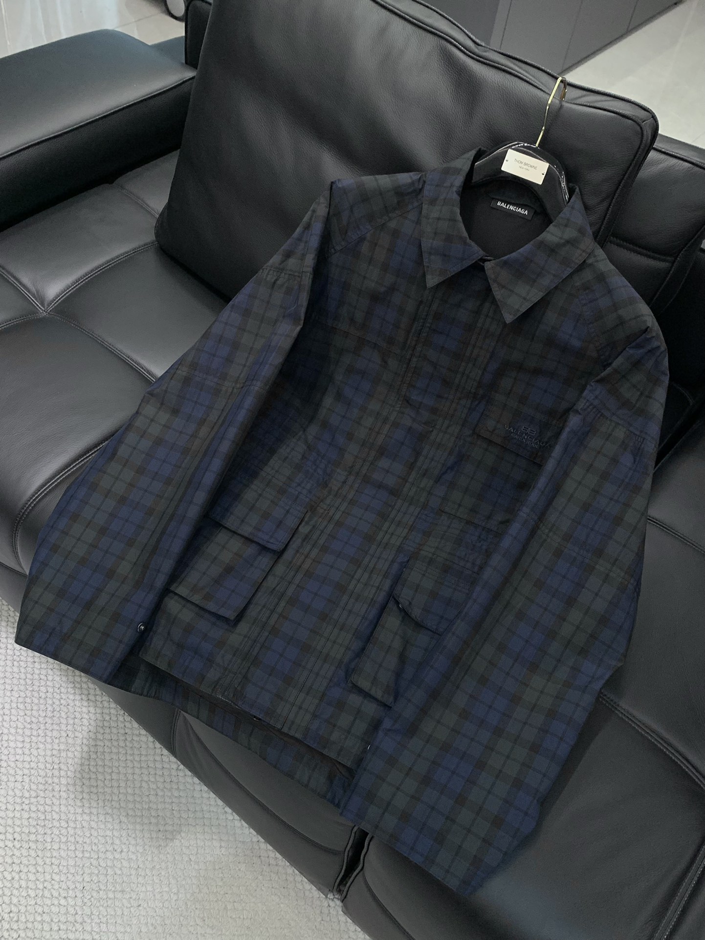 Fashion Innovation: Parisian Style for Men and Women, Sizes 32-36. - 图片 3