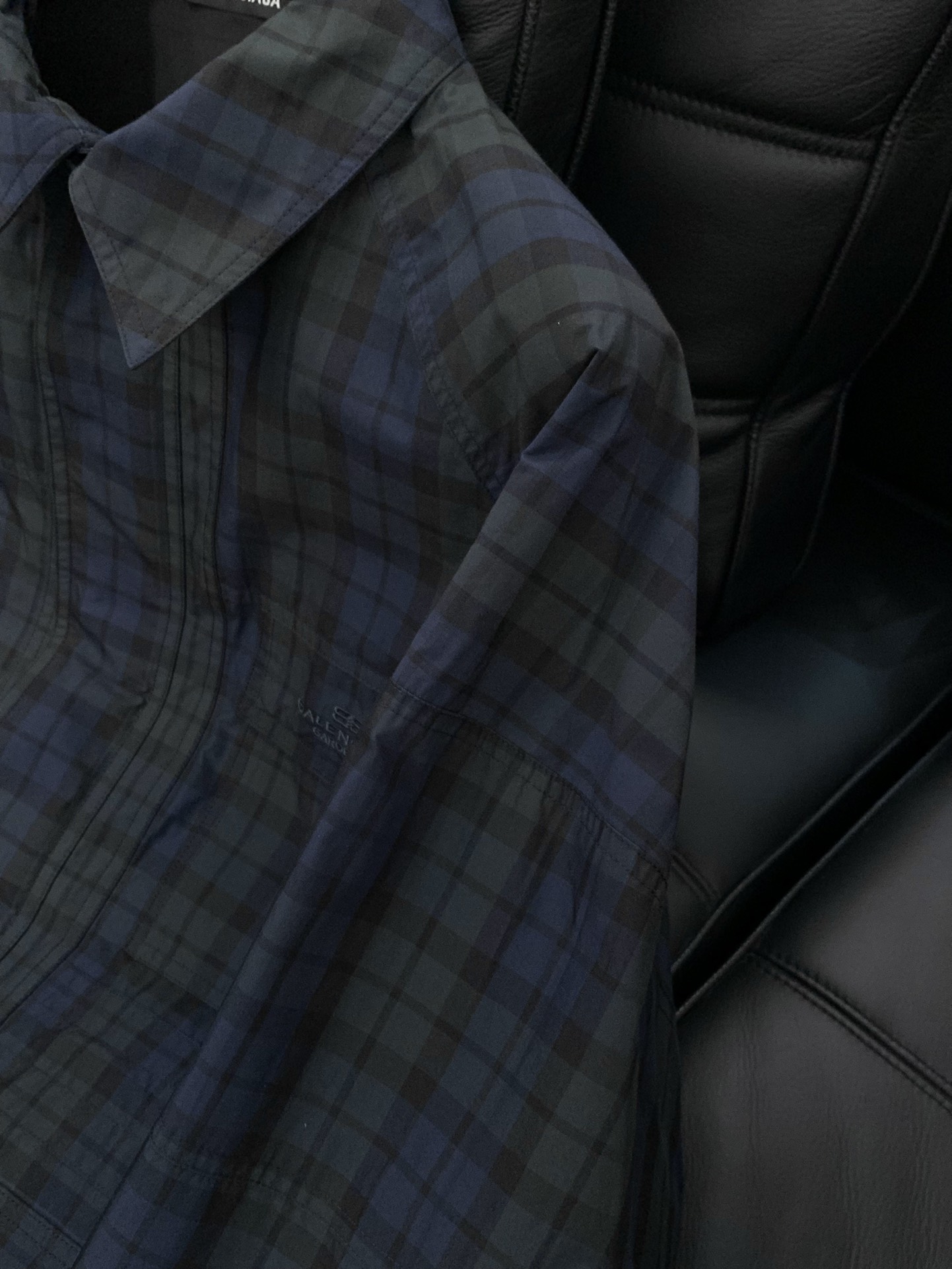 Fashion Innovation: Parisian Style for Men and Women, Sizes 32-36. - 图片 5