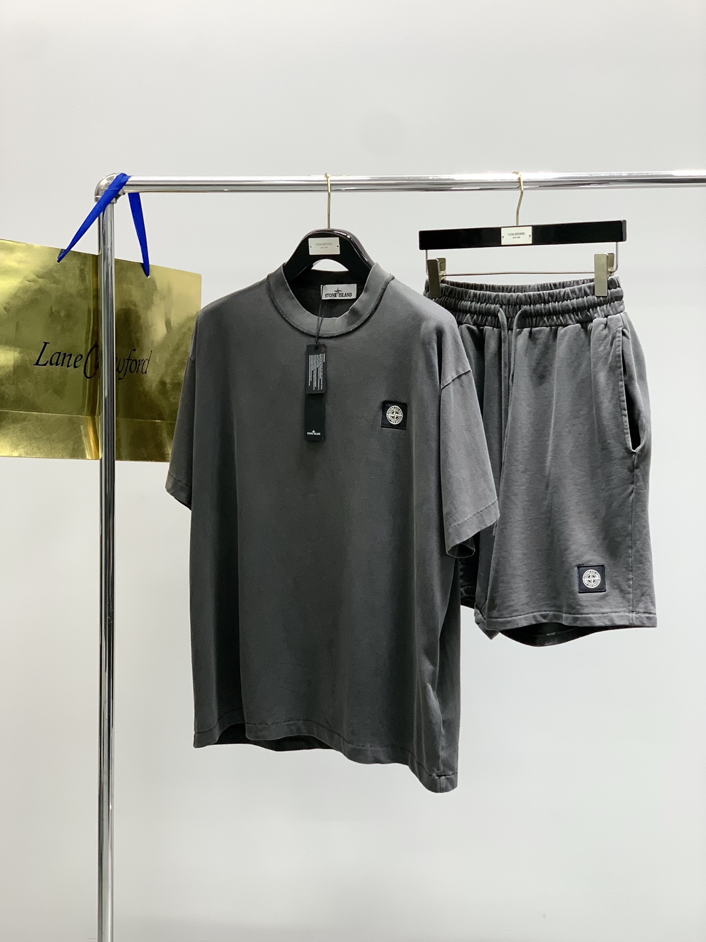 NO:450629,Shorts, clothes, Stone Island pure cotton loose drawstring shorts Size M-2XL Size pants long waist circumference foot circumference M 48.5325831 L5034 6132 XL 51.536 6433 2XL 5338 6734 Stone Island pure cotton surround loose short sleeve Size M-2XL Size pants long bust shoulder wide sleeve length M 68 62 5421.5 L 70 64 5622.5 XL72 665823.5 2XL 74 68 6024.5,,shorts,T-shirt,alexander wang19860909短裤,衣服,石头岛纯棉宽松抽绳短裤 尺码M-2XL 尺码裤长腰围坐围脚口  M 48.5325831  L5034 6132  XL 51.536 6433 2XL 5338 6734 石头岛 纯棉 偏 宽松短袖 尺码M-2XL 尺码衣长胸围肩宽袖长 M 68 62 5421.5  L 70 64 5622.5  XL72 665823.5  2XL 74 68 6024.5,,shorts,T-shirt,alexander wang,Men's clothing