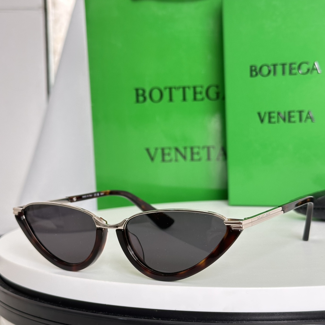  ‼️BOTTEGA VENET*
MOD：BV1346S
size：56口17-145