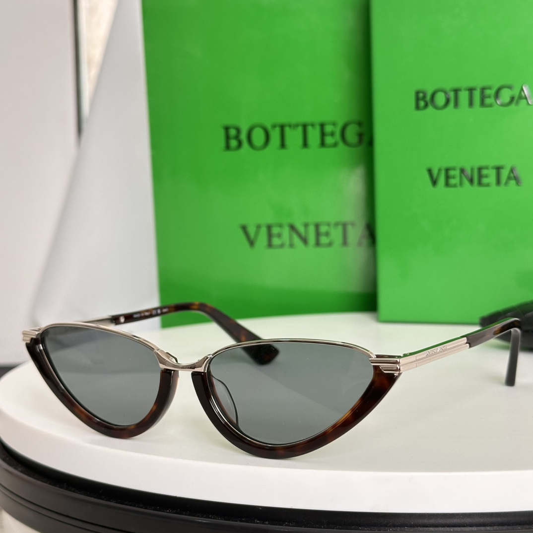  ‼️BOTTEGA VENET*
MOD：BV1346S
size：56口17-145