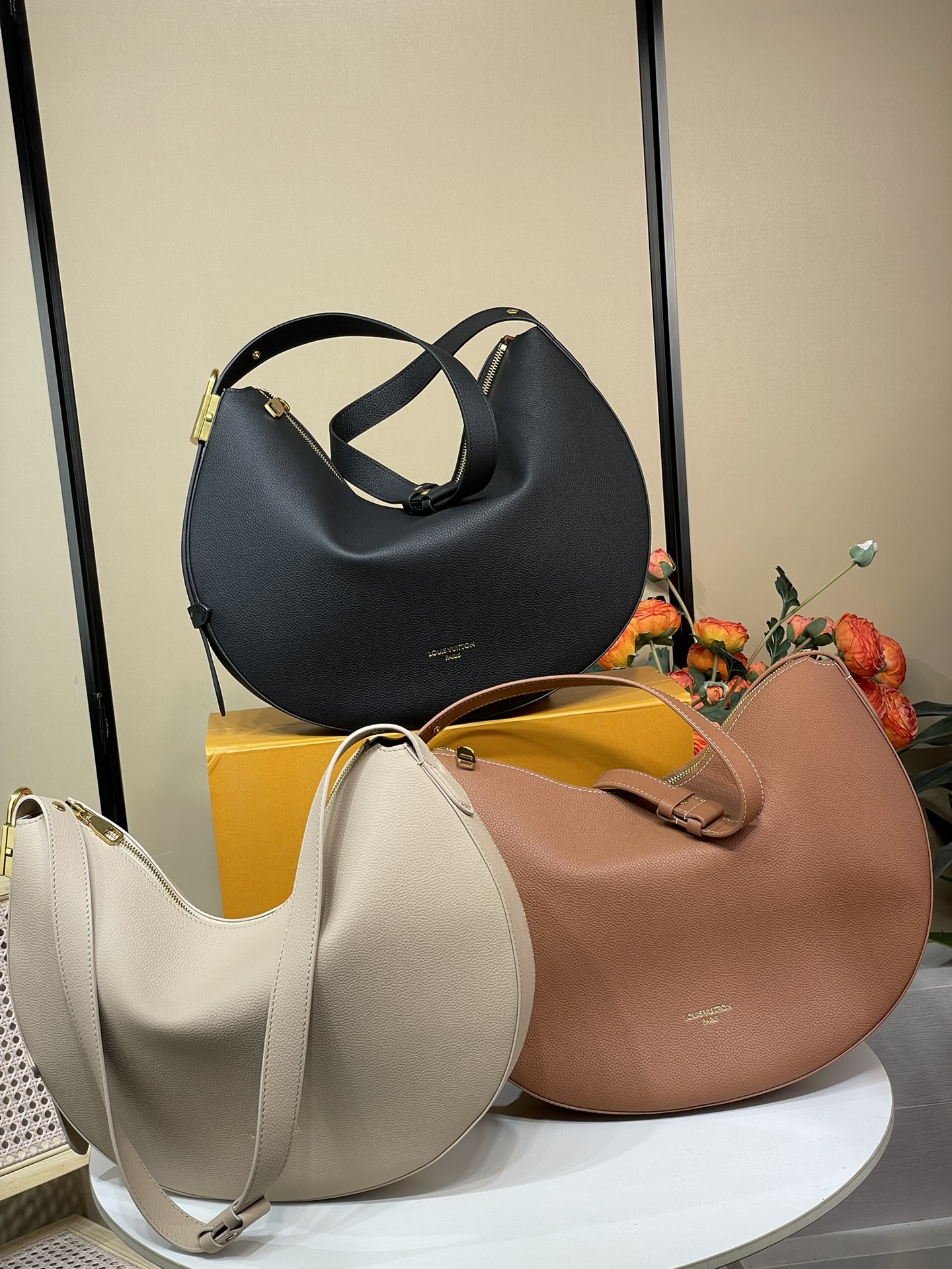 【LOW KEY COOKIE 中号手袋】 m14417 黑色 m14642 棕色 m14635 杏灰...