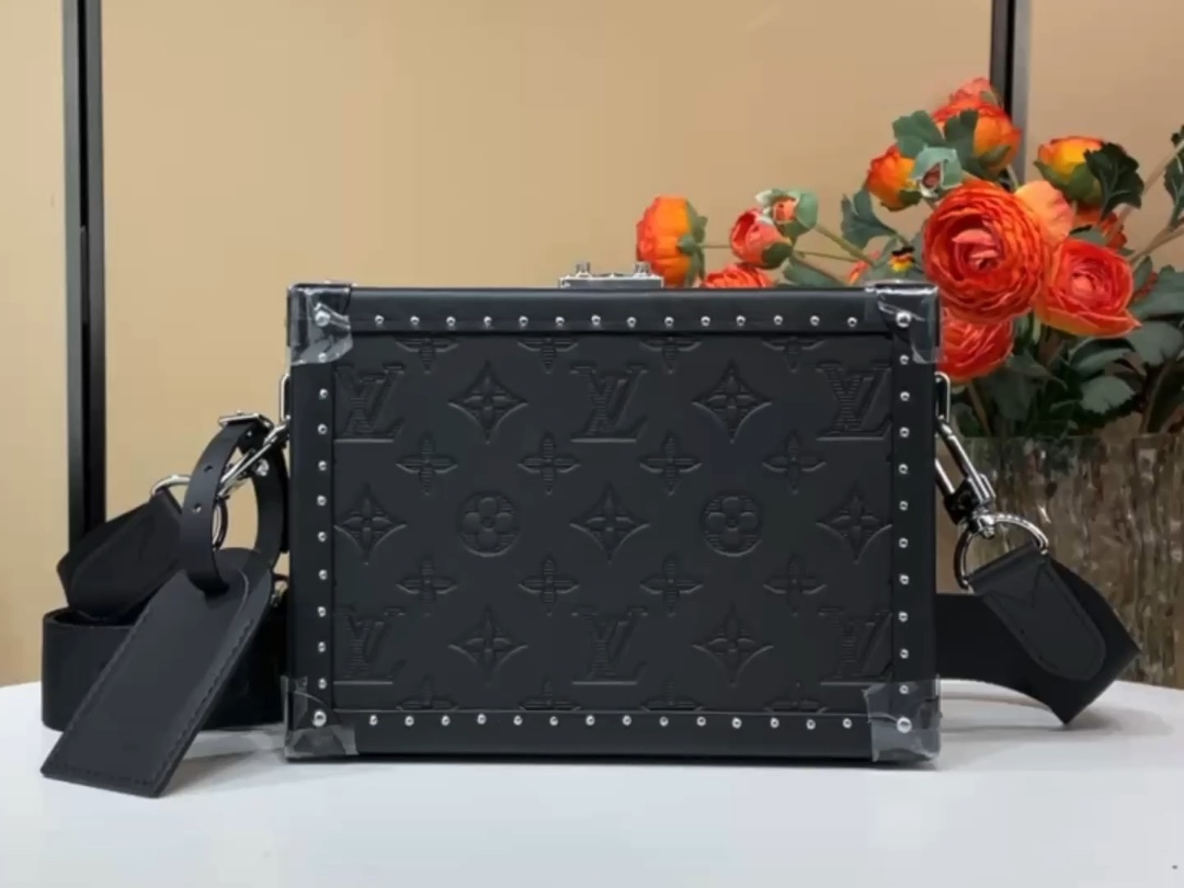 【CLUTCH BOX 硬箱盒子手袋】M12876 黑色/条纹压花 (铆钉) 小视频