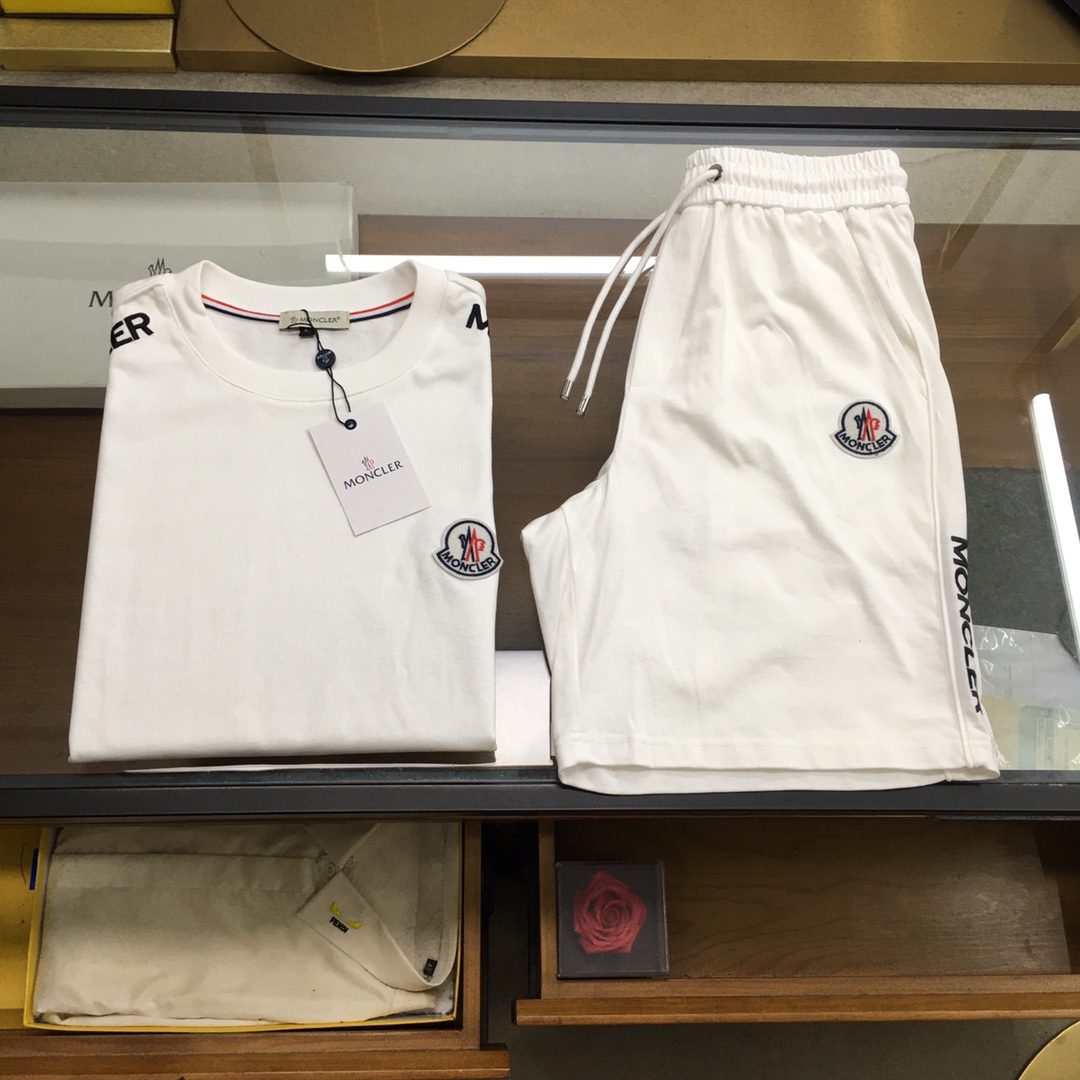 NO:445417,New product suit [Moncle..] 2025 spring and summer latest style, same style for men and women, classic design short-sleeved T-shirt shorts suit, customized pure cotton fabric, soft feel, comfortable to wear, fine workmanship. The upper body effect is invincible and handsome, size M-3XL, shorts, T-shirt, tees, t-shirt, alexander wang19860909新品套装【Moncle..】 2025春夏最新款,男女同款,经典设计短袖T恤短裤套装,定制纯棉面料,手感柔软,穿着舒适,做工精细.上身效果无敌帅气,码数M-3XL,,shorts,T-shirt,tees，t-shirt,alexander wang,Men's clothing