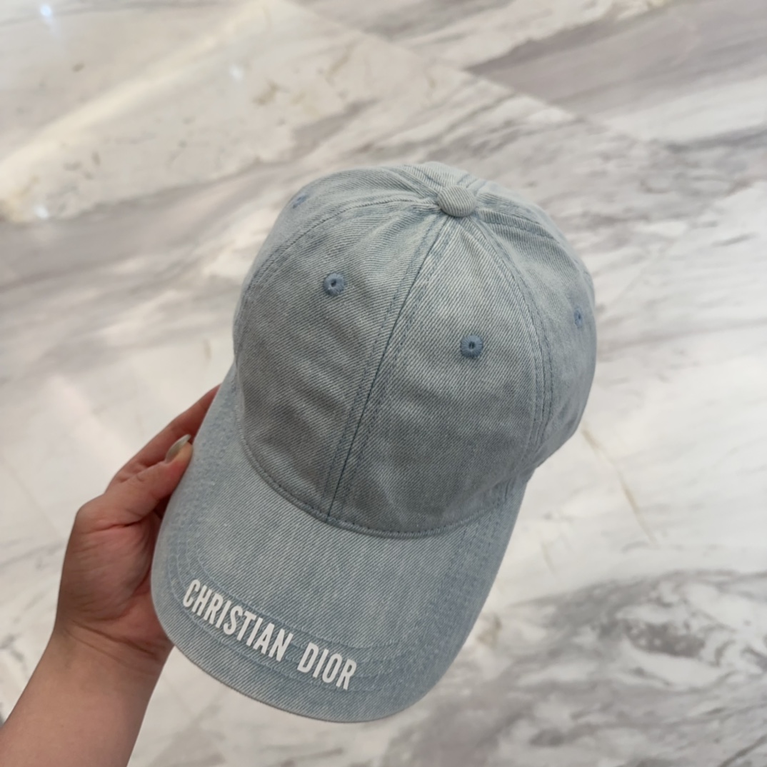 

Dior 迪奥 新款原单棒球帽， 精致純也格调很有感觉，很酷很时尚，质量超赞