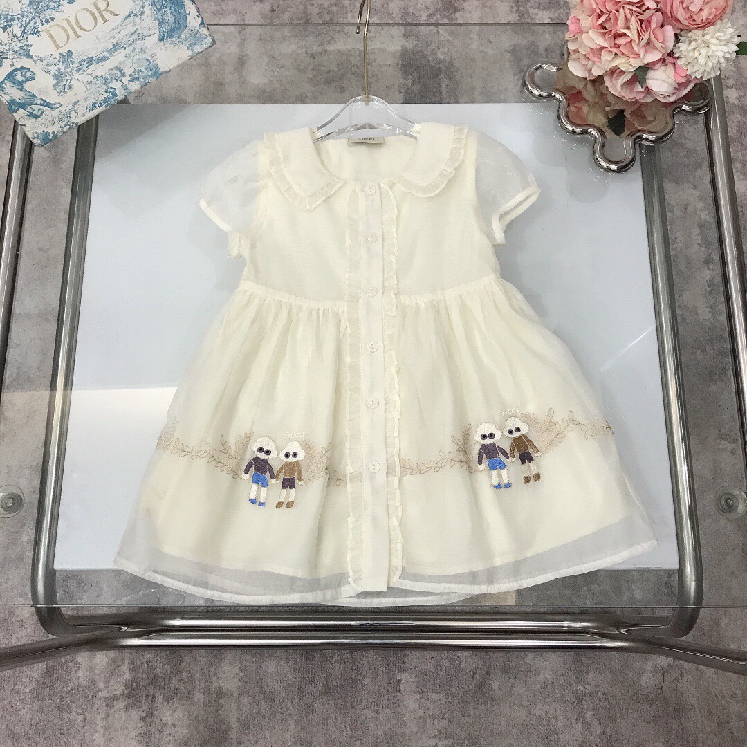 NO:337734,[Spot shipment] Size 90- GUCC* Limited series ~ A heavy-duty style for girls' dress with small lapels ~ the whole body is made of super soft and delicate lace mesh with soft cotton inner base Exquisite shell logo replica button accessories High-end heavy-industrial embroidery technology on the skirt hem The upper body is soft and comfortable, skin-friendly and not tied, the upper body is excellent The princess's must-have artifact~ size size 90--110-120-130-140-[CM] Counter packaging 10, clothes, gucci, skirts,19860909【现货发】  尺寸90- GUCC* 限定系列～小翻领女童连衣裙重工打造的一款～全身采用超柔软细腻的蕾丝网纱打造搭配柔纯棉内里打底 精致贝壳logo复刻纽扣配饰 裙下摆高级重工刺绣工艺 上身柔顺舒适 亲肤不扎 上身效果极好 公主的必备神器～  size尺码90--110-120-130-140-【CM】 专柜包装10,衣服,gucci,skirts,,Children's