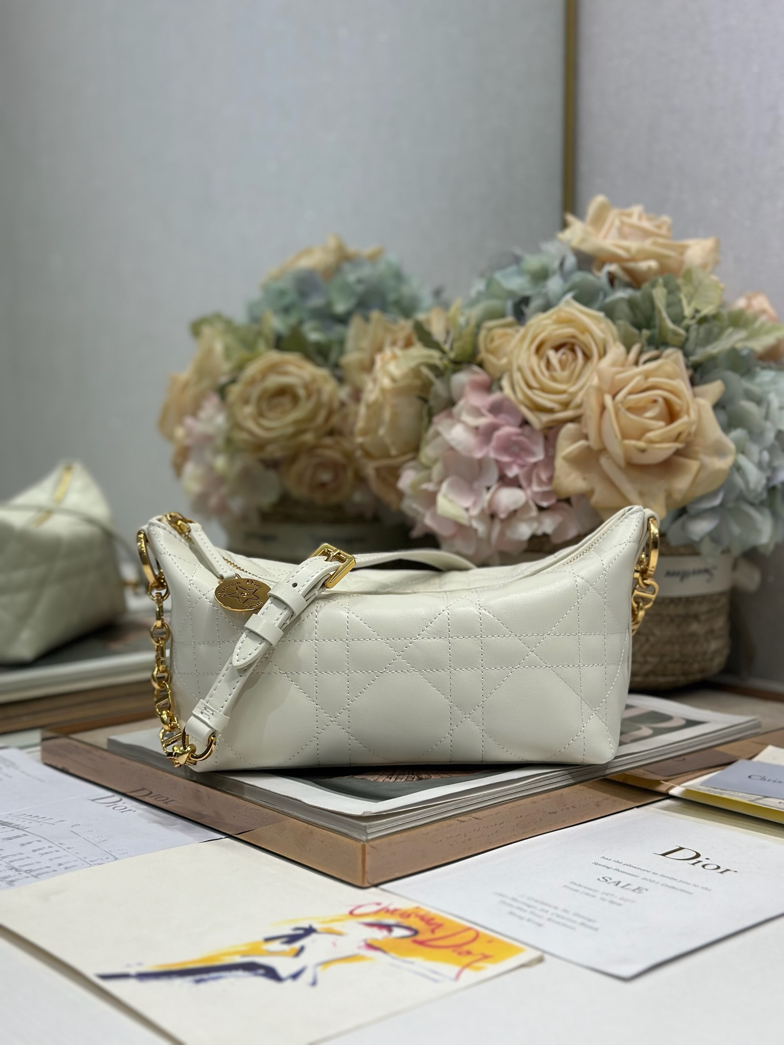 Diorrstar Hobo Chain Bag White Lambskin Leather, Adjustable CD Chain Shoulder Strap 1 i1747635909 1656 0