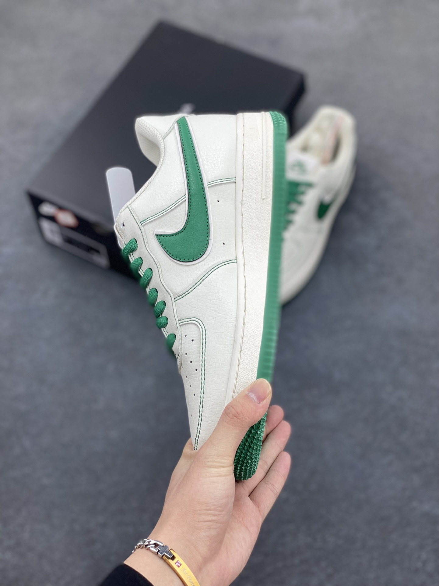 图片[3]-BALENCIAGA×Nike Air Force 1\’07 Low 联名三勾 米绿空军一号低帮休闲版鞋 定制皮料 原楦头原纸板 纯正空军版型 内置全掌气垫 货号：FR0538-093 尺码：36 36.5 37.5 38 38.8 39 40 40.5 41 42 42.5 43 44 44.5 45-选品中心