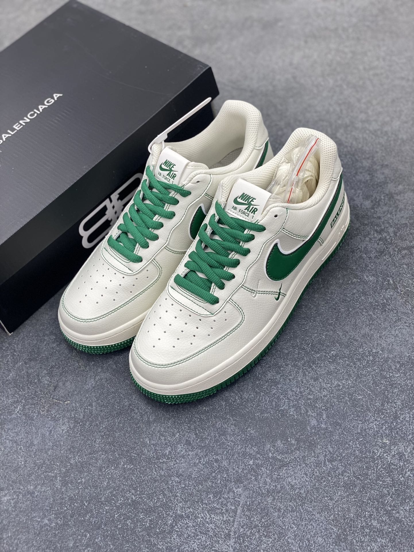 图片[8]-BALENCIAGA×Nike Air Force 1\’07 Low 联名三勾 米绿空军一号低帮休闲版鞋 定制皮料 原楦头原纸板 纯正空军版型 内置全掌气垫 货号：FR0538-093 尺码：36 36.5 37.5 38 38.8 39 40 40.5 41 42 42.5 43 44 44.5 45-选品中心