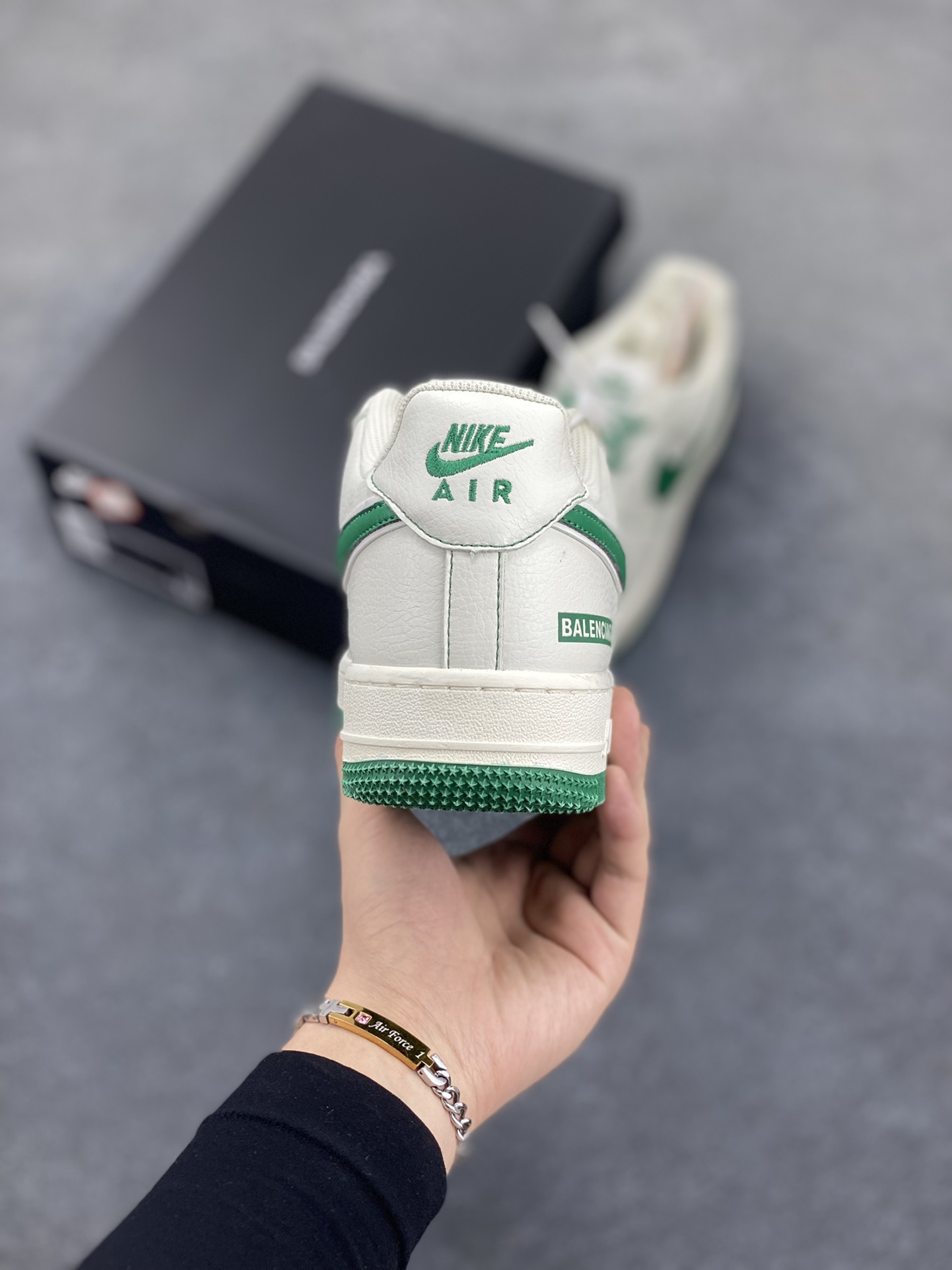 图片[4]-BALENCIAGA×Nike Air Force 1\’07 Low 联名三勾 米绿空军一号低帮休闲版鞋 定制皮料 原楦头原纸板 纯正空军版型 内置全掌气垫 货号：FR0538-093 尺码：36 36.5 37.5 38 38.8 39 40 40.5 41 42 42.5 43 44 44.5 45-选品中心