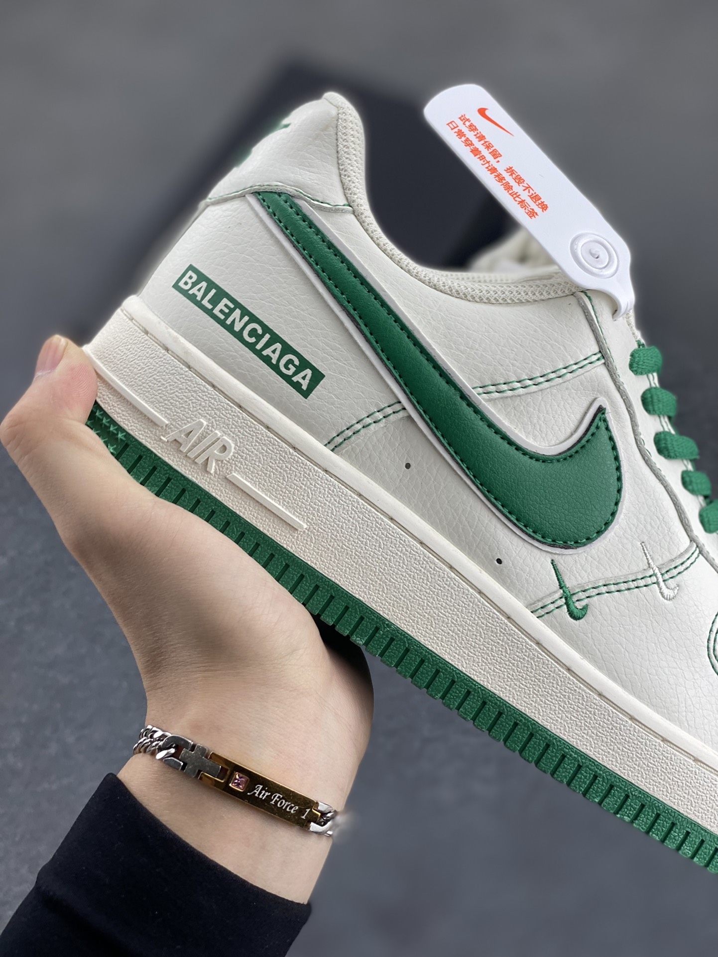 图片[6]-BALENCIAGA×Nike Air Force 1\’07 Low 联名三勾 米绿空军一号低帮休闲版鞋 定制皮料 原楦头原纸板 纯正空军版型 内置全掌气垫 货号：FR0538-093 尺码：36 36.5 37.5 38 38.8 39 40 40.5 41 42 42.5 43 44 44.5 45-选品中心