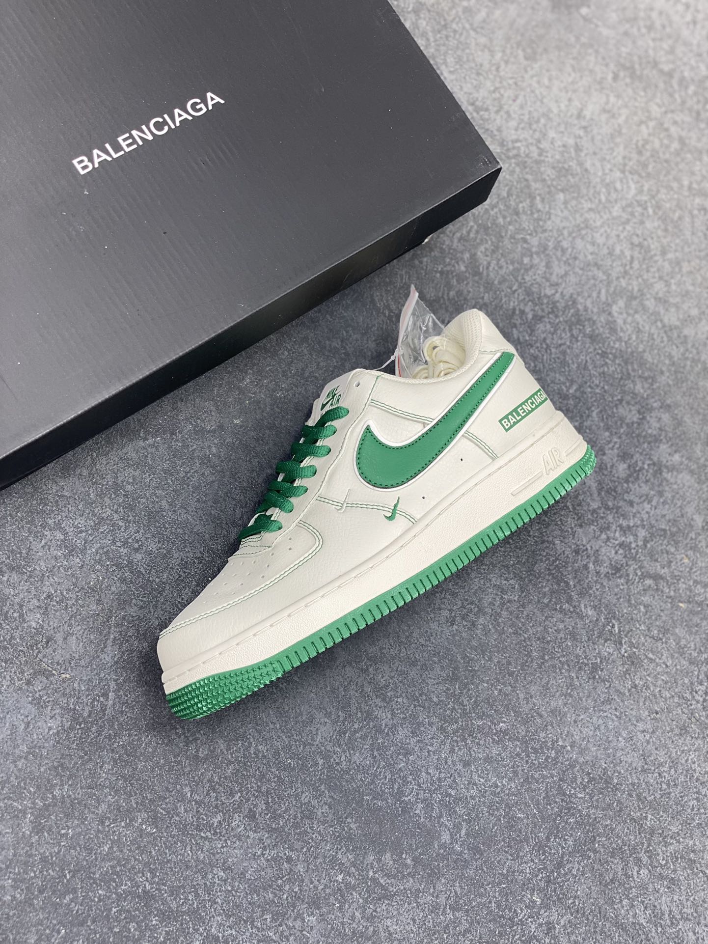 图片[7]-BALENCIAGA×Nike Air Force 1\’07 Low 联名三勾 米绿空军一号低帮休闲版鞋 定制皮料 原楦头原纸板 纯正空军版型 内置全掌气垫 货号：FR0538-093 尺码：36 36.5 37.5 38 38.8 39 40 40.5 41 42 42.5 43 44 44.5 45-选品中心
