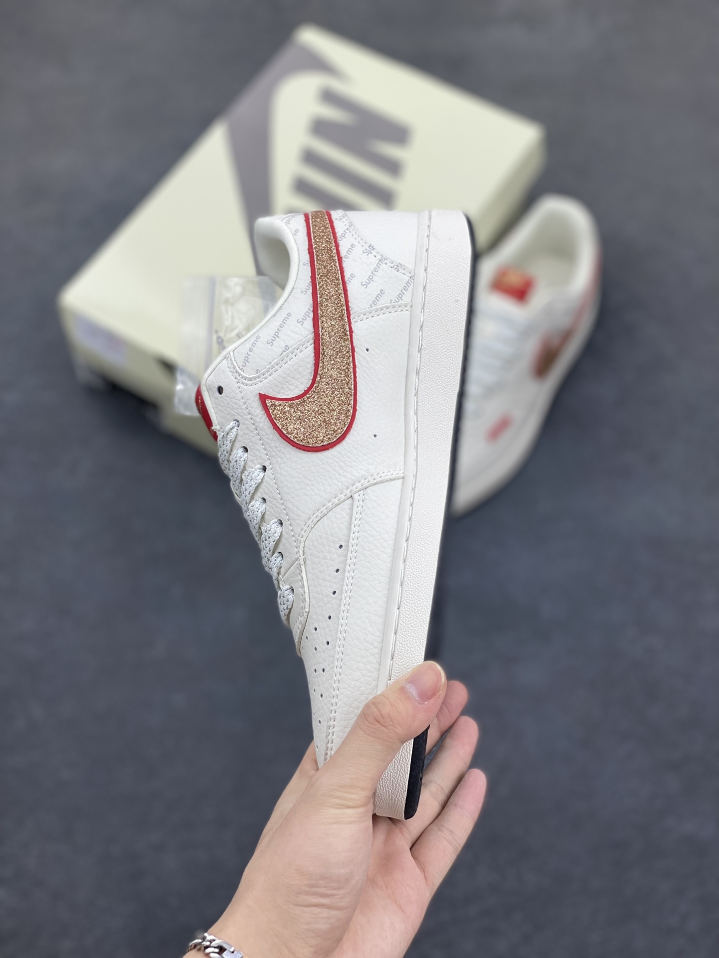 图片[3]-海外爆款 ZP订单 NIKE EBERNON Low prm 小空军低帮百搭透气休闲运动板鞋 独家头层版本 原数据独家私模大底 纯正版型 清洁度完美 货号：FD5188-126 尺码：36 36.5 37.5 38 38.5 39 40 40.5 41 42 42.5 43 44 44.5 45-选品中心