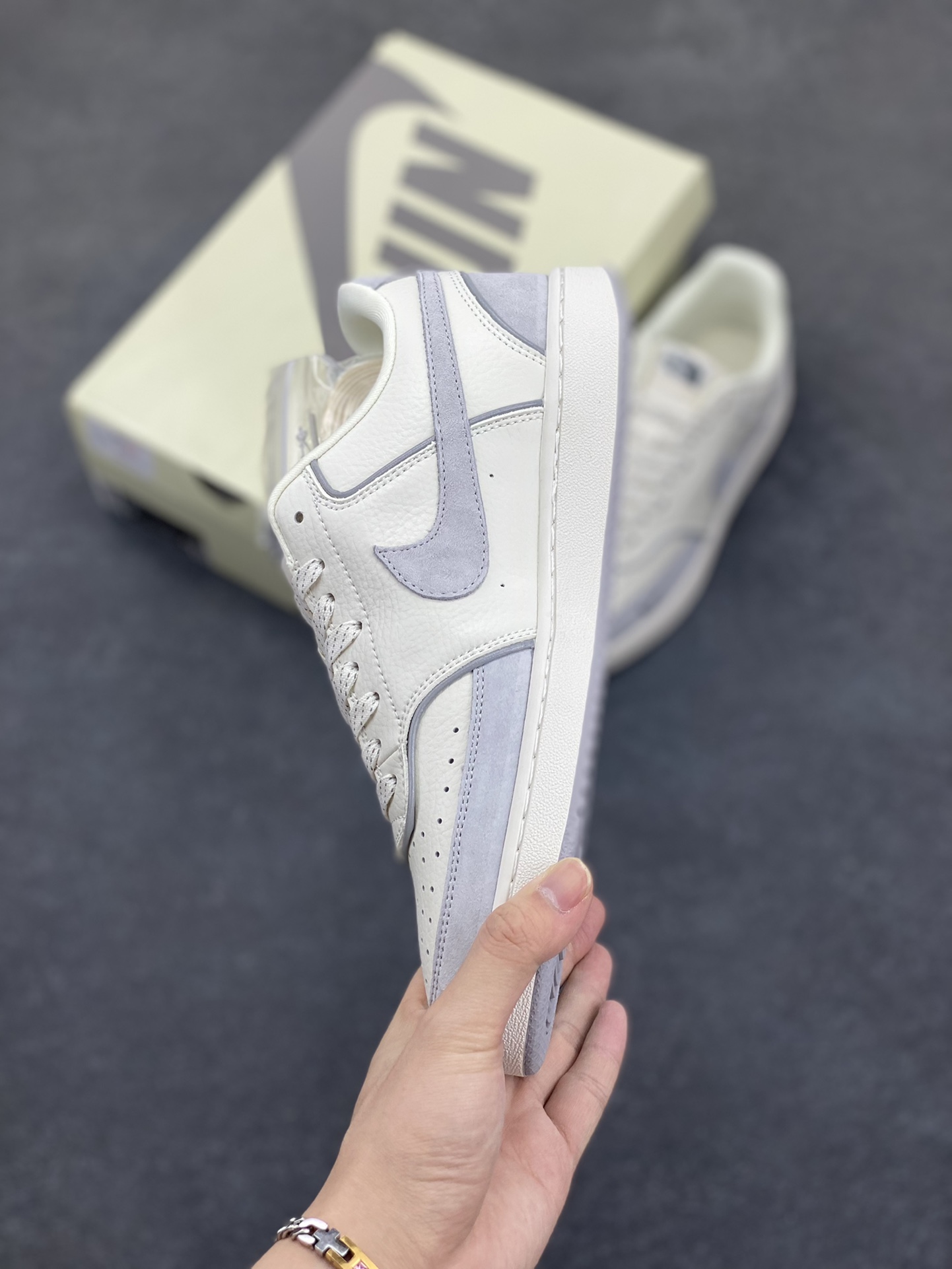 图片[3]-海外爆款 ZP订单 NIKE EBERNON Low prm 小空军低帮百搭透气休闲运动板鞋 独家头层版本 原数据独家私模大底 纯正版型 清洁度完美 货号：FD5188-119 尺码：36 36.5 37.5 38 38.5 39 40 40.5 41 42 42.5 43 44 44.5 45-选品中心