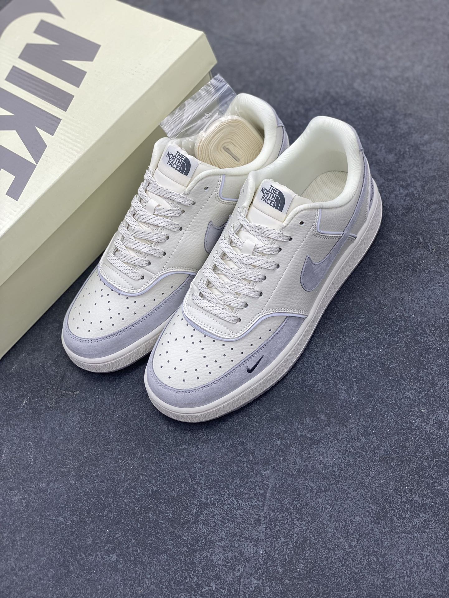 图片[8]-海外爆款 ZP订单 NIKE EBERNON Low prm 小空军低帮百搭透气休闲运动板鞋 独家头层版本 原数据独家私模大底 纯正版型 清洁度完美 货号：FD5188-119 尺码：36 36.5 37.5 38 38.5 39 40 40.5 41 42 42.5 43 44 44.5 45-选品中心