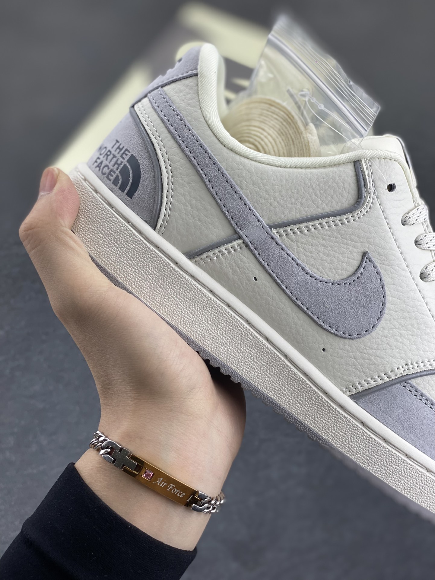 图片[6]-海外爆款 ZP订单 NIKE EBERNON Low prm 小空军低帮百搭透气休闲运动板鞋 独家头层版本 原数据独家私模大底 纯正版型 清洁度完美 货号：FD5188-119 尺码：36 36.5 37.5 38 38.5 39 40 40.5 41 42 42.5 43 44 44.5 45-选品中心