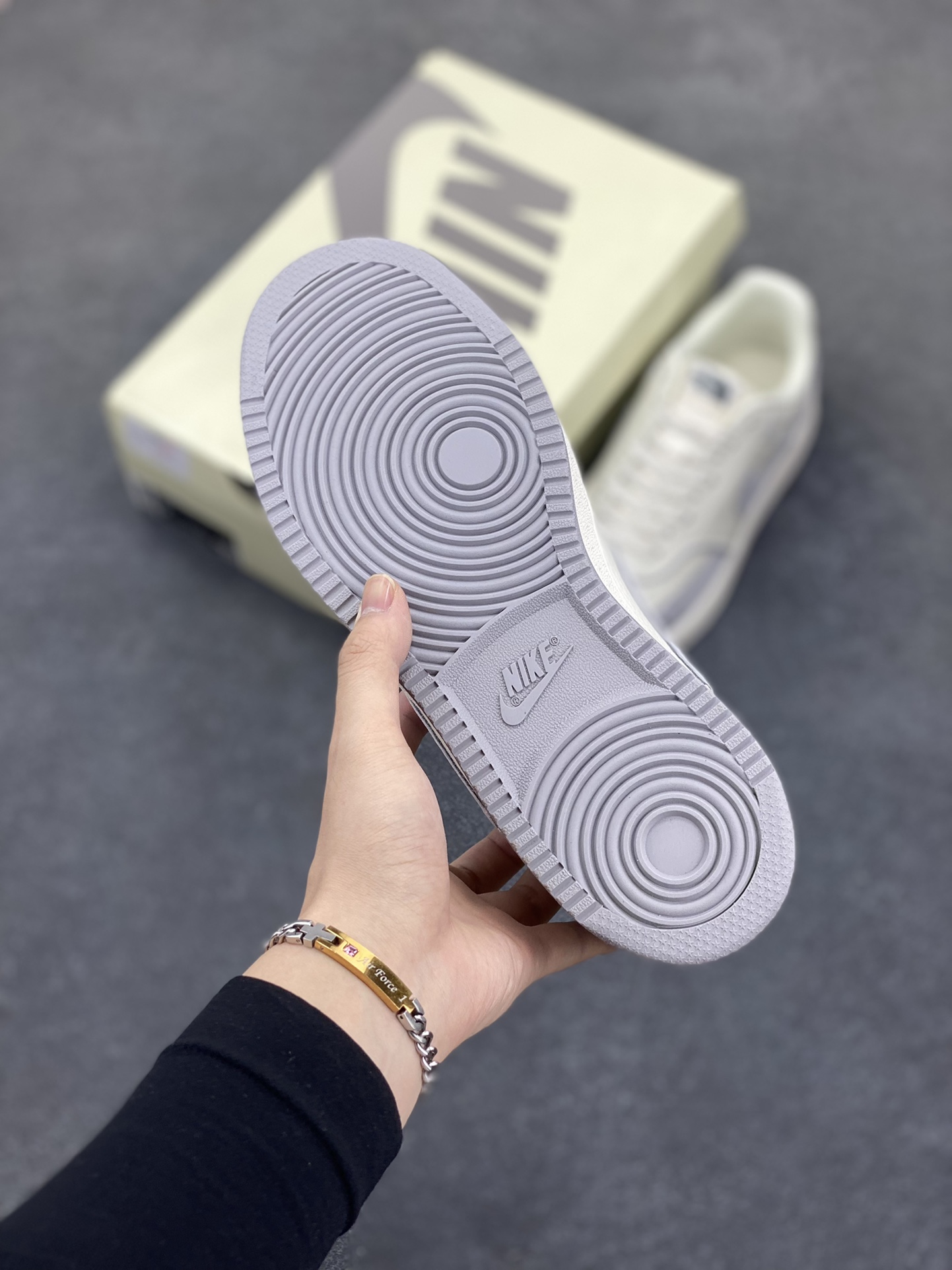 图片[5]-海外爆款 ZP订单 NIKE EBERNON Low prm 小空军低帮百搭透气休闲运动板鞋 独家头层版本 原数据独家私模大底 纯正版型 清洁度完美 货号：FD5188-119 尺码：36 36.5 37.5 38 38.5 39 40 40.5 41 42 42.5 43 44 44.5 45-选品中心