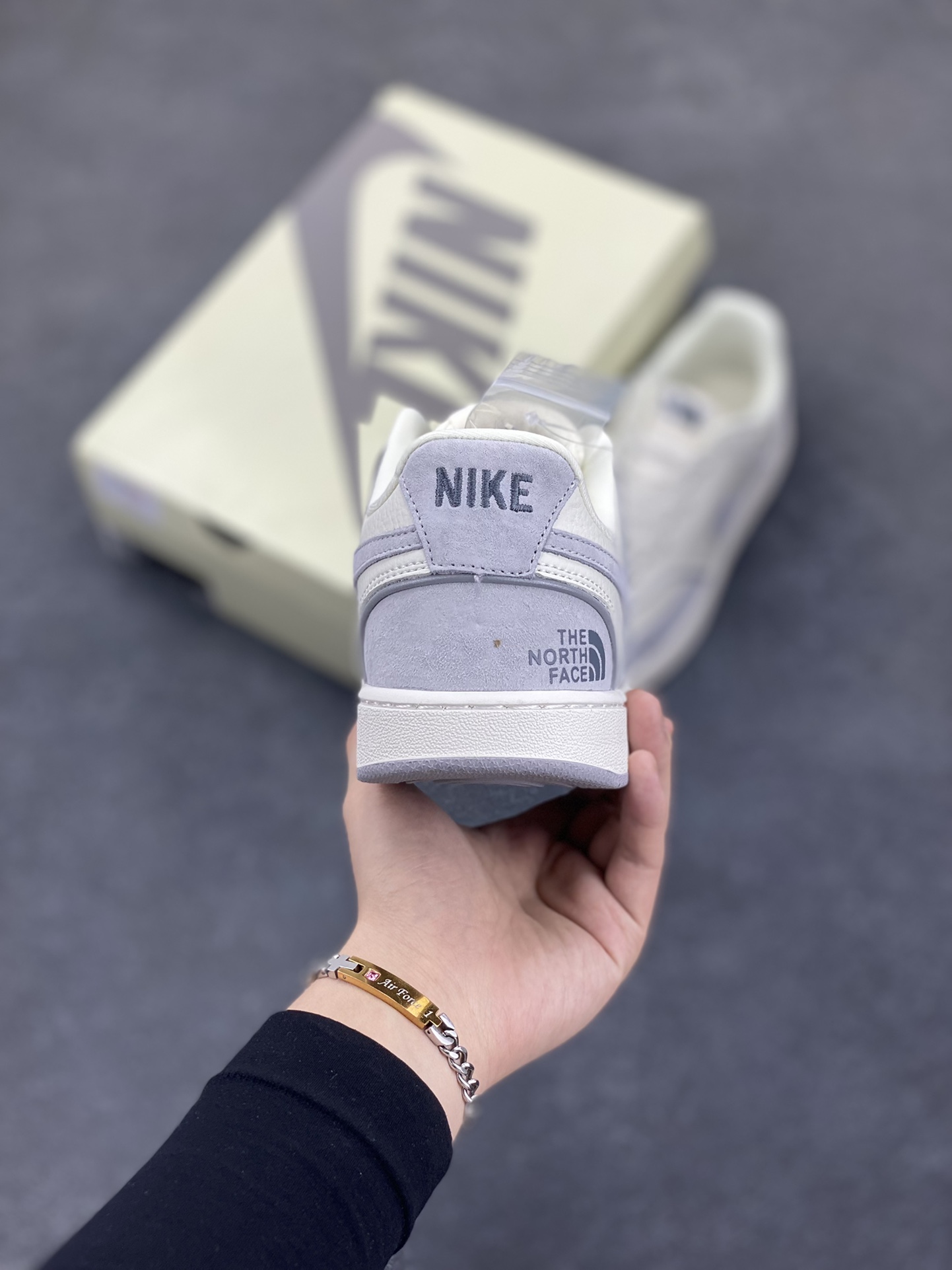 图片[4]-海外爆款 ZP订单 NIKE EBERNON Low prm 小空军低帮百搭透气休闲运动板鞋 独家头层版本 原数据独家私模大底 纯正版型 清洁度完美 货号：FD5188-119 尺码：36 36.5 37.5 38 38.5 39 40 40.5 41 42 42.5 43 44 44.5 45-选品中心