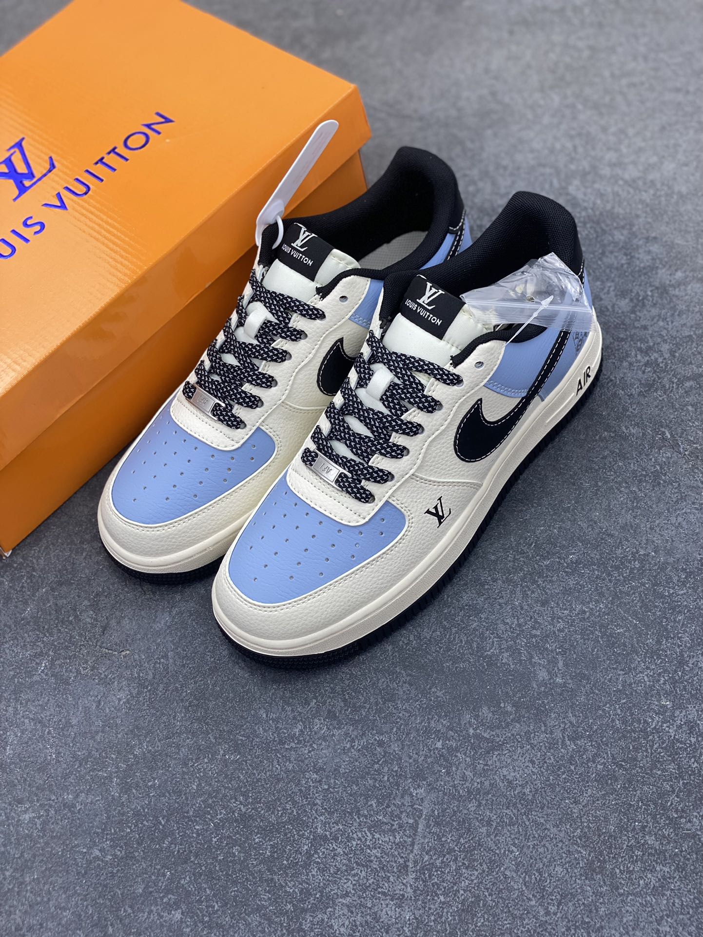 图片[8]-NIke Air Force 1 \’07 Low “LV联名——黑水蓝”空军一号 低帮 运动鞋 休闲鞋 折边针车 工艺难度大 原楦头原纸板 原装鞋盒 定制五金配件 内置全掌气垫 原厂鞋底 货号：JJ2508-712 尺码：36 36.5 37.5 38 38.5 39 40 40.5 41 42 42.5 43 44 44.5 45-选品中心