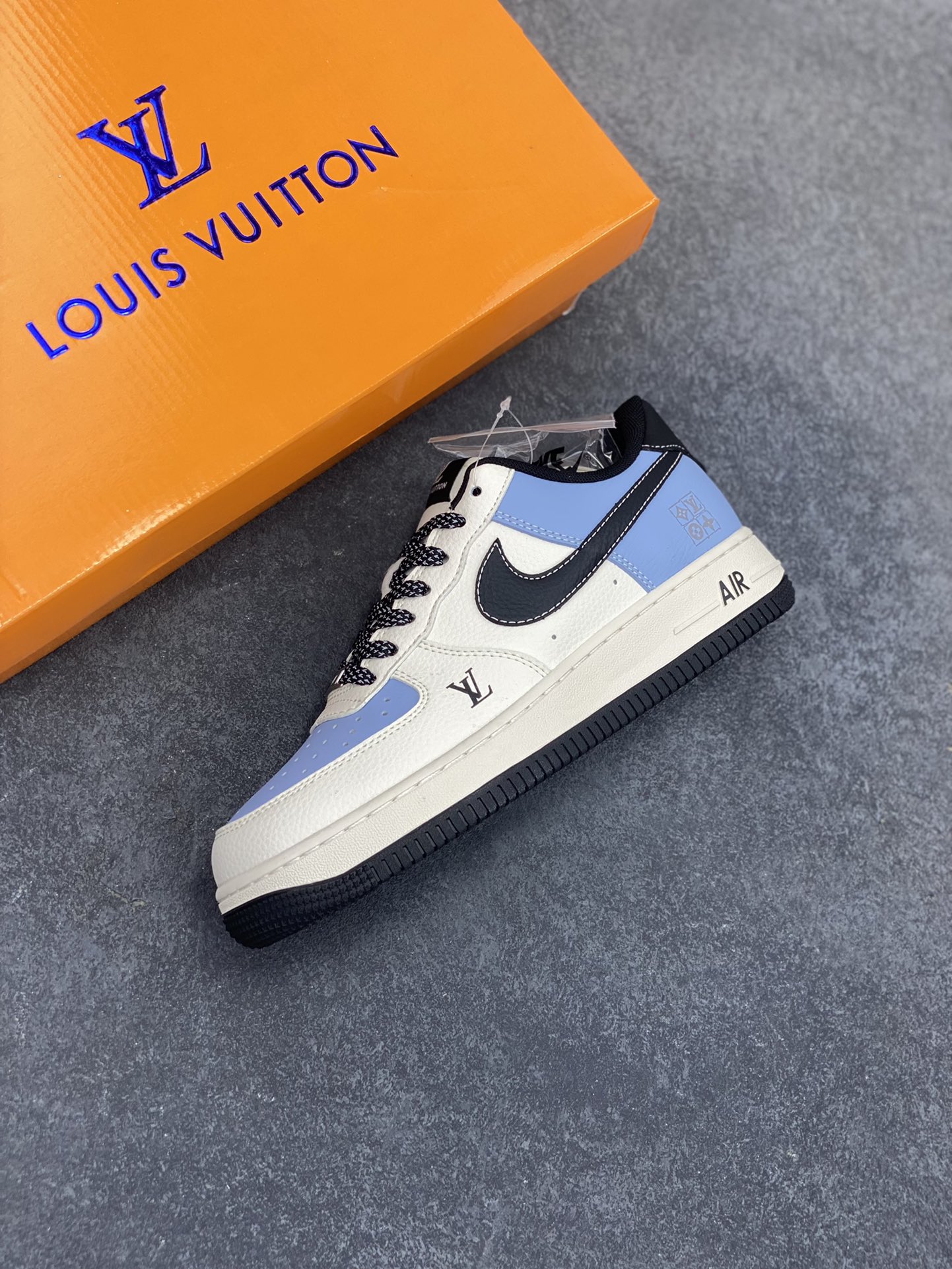 图片[7]-NIke Air Force 1 \’07 Low “LV联名——黑水蓝”空军一号 低帮 运动鞋 休闲鞋 折边针车 工艺难度大 原楦头原纸板 原装鞋盒 定制五金配件 内置全掌气垫 原厂鞋底 货号：JJ2508-712 尺码：36 36.5 37.5 38 38.5 39 40 40.5 41 42 42.5 43 44 44.5 45-选品中心