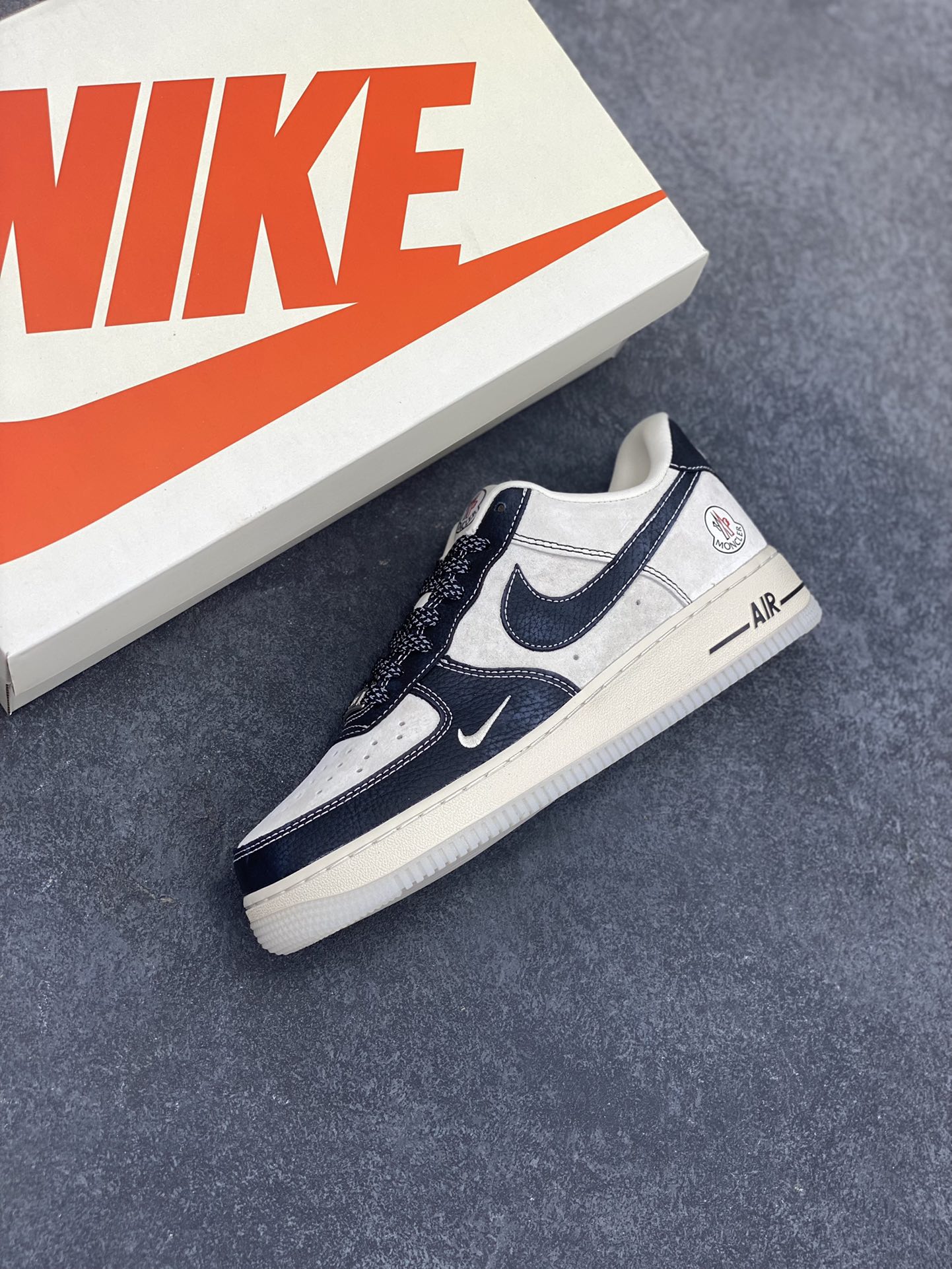 图片[7]-NIke Air Force 1 \’07 Low “蒙口联名–黑荔纹猪八”空军一号 低帮 运动鞋 休闲鞋 折边针车 工艺难度大 原楦头原纸板 原装鞋盒 定制五金配件 内置全掌气垫 原厂鞋底 货号：CH6336-514 尺码：36 36.5 37.5 38 38.5 39 40 40.5 41 42 42.5 43 44 44.5 45-选品中心