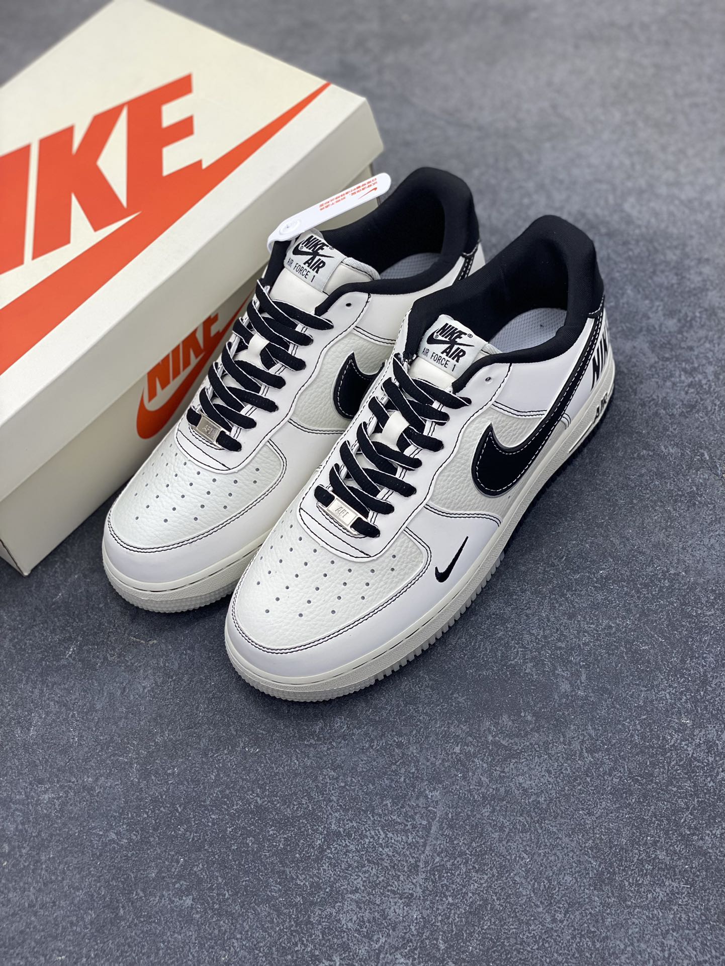 图片[8]-NIke Air Force 1 \’07 Low “NIKE联名–黑线双色底”空军一号 低帮 运动鞋 休闲鞋 折边针车 工艺难度大 原楦头原纸板 原装鞋盒 定制五金配件 内置全掌气垫 原厂鞋底 货号：CH6336-515 尺码：36 36.5 37.5 38 38.5 39 40 40.5 41 42 42.5 43 44 44.5 45-选品中心